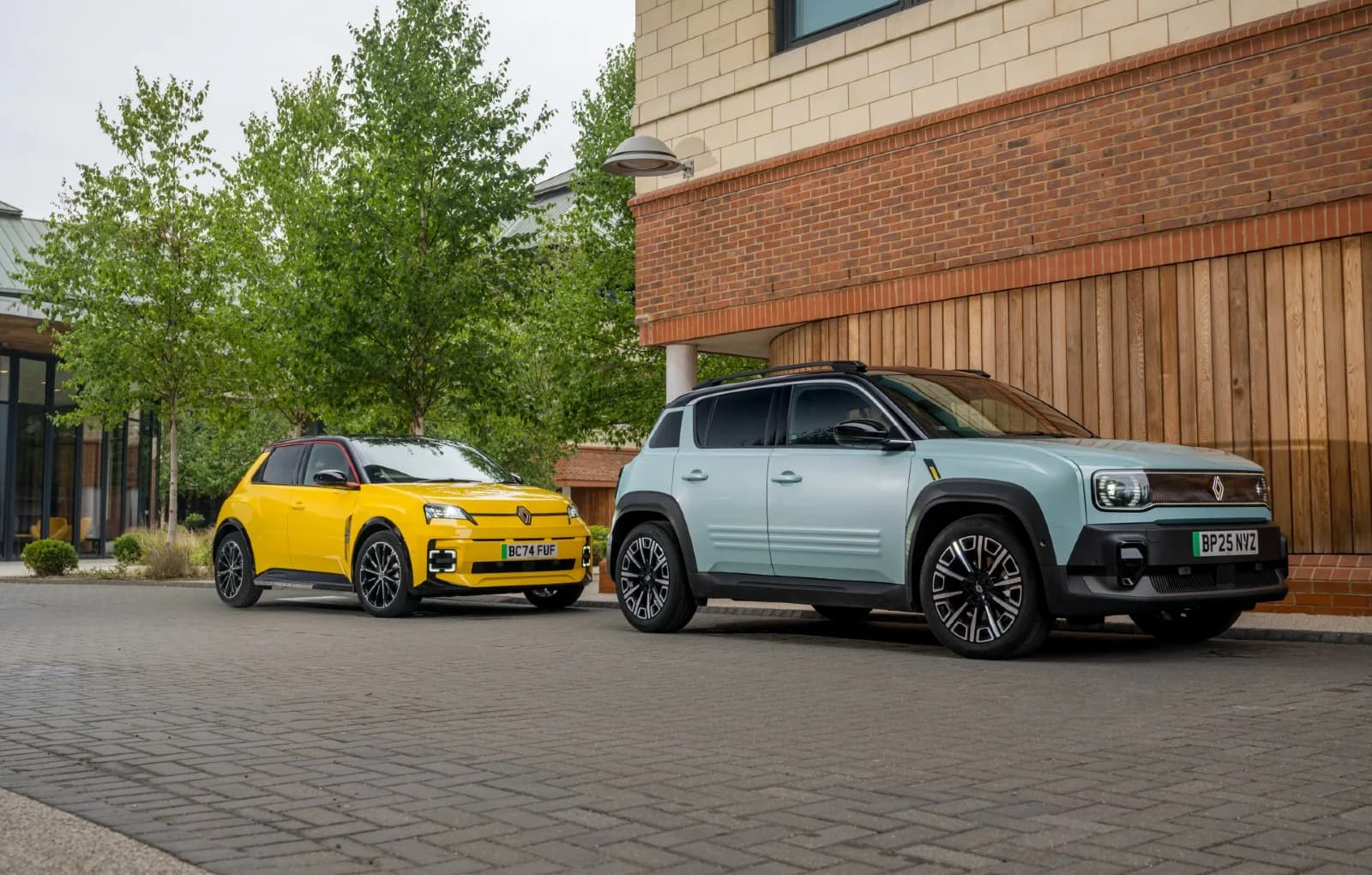 Putere sporită și autonomie extinsă pentru Renault 4 E-Tech și 5 E-Tech