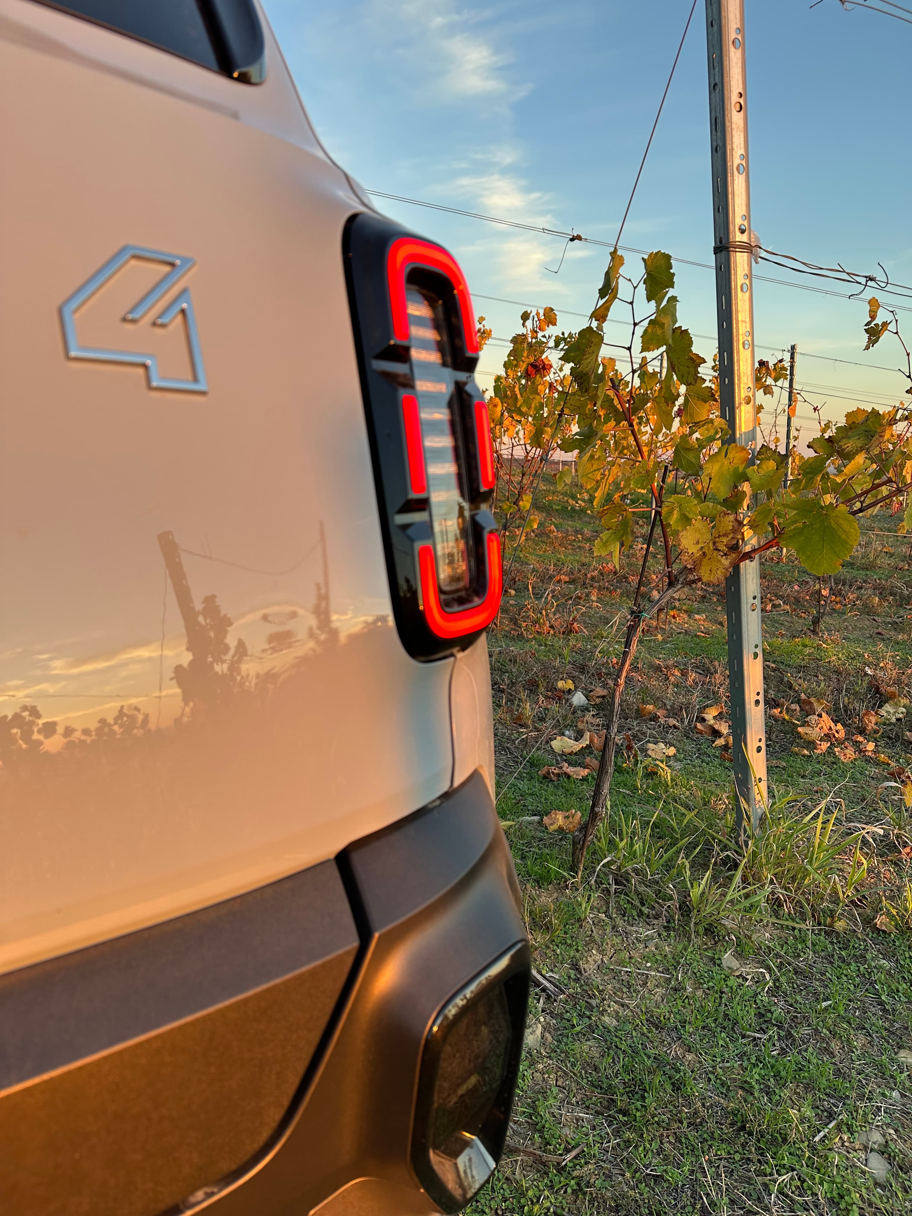 'Test drive Renault 4 2025: Farmecul retro întâlnește tehnologia viitorului