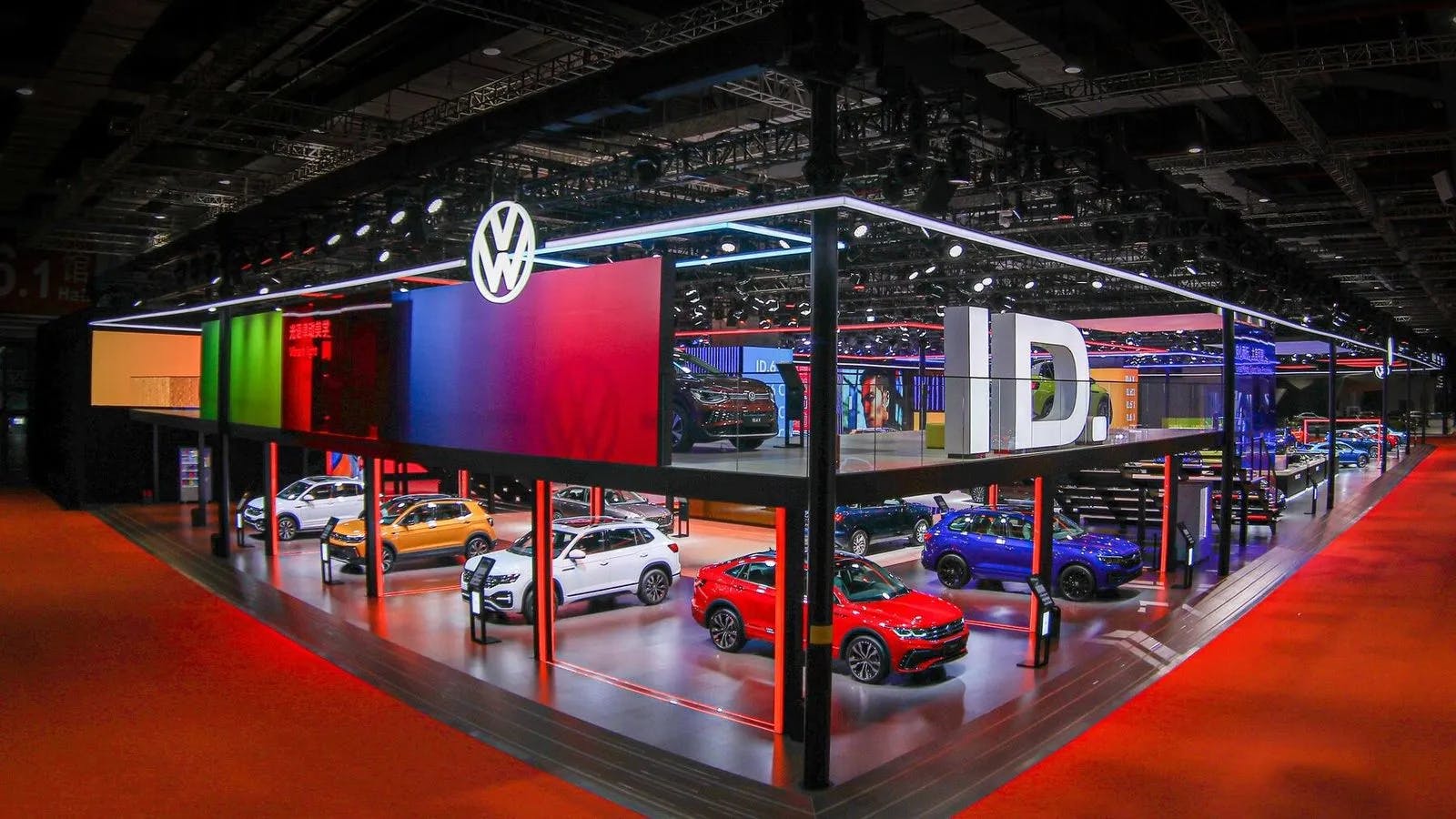 Salonul Auto de la Shanghai evidențiază rivalitatea din ce în ce mai mare dintre producători chinezi și cei europeni