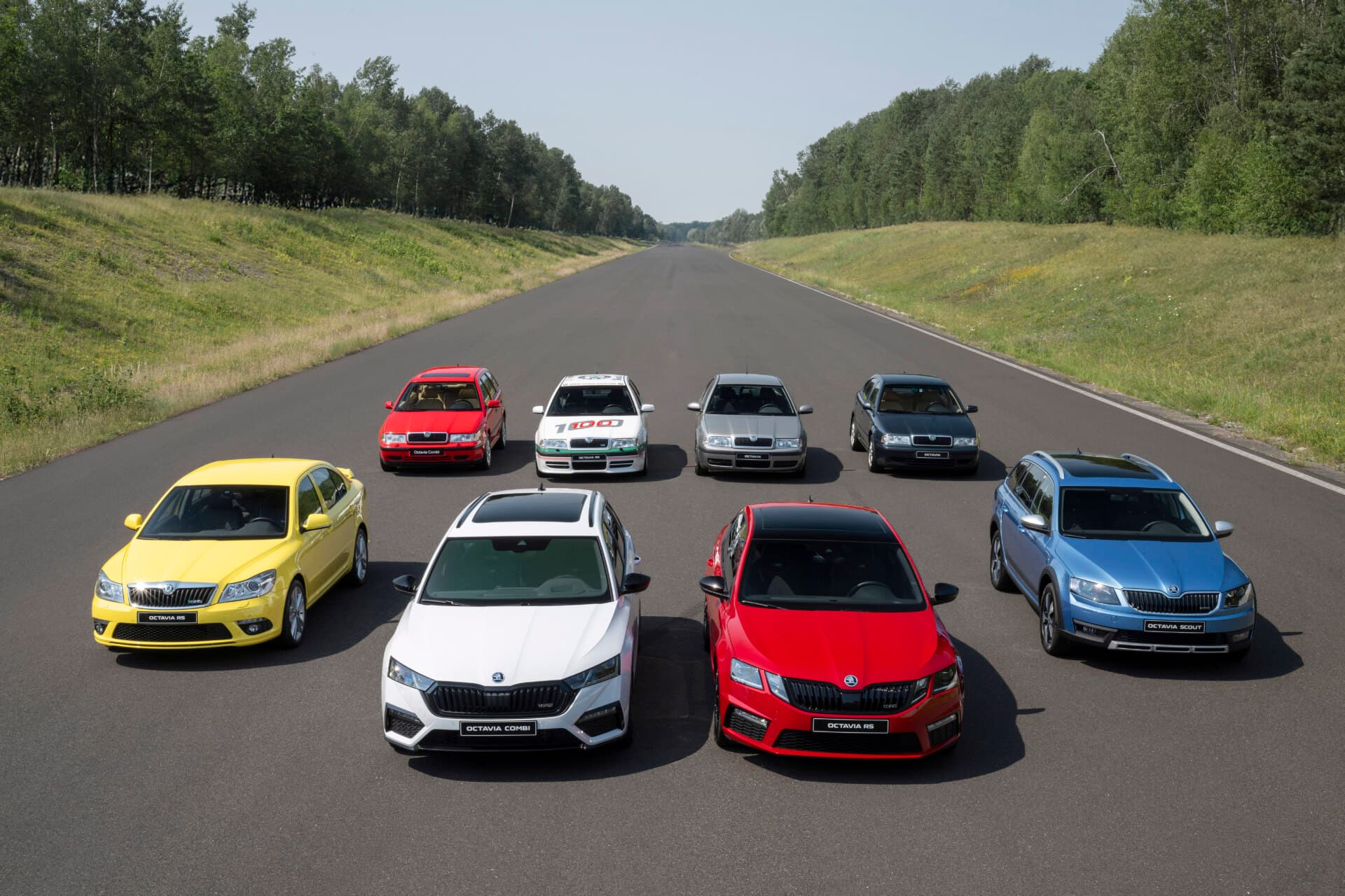 Škoda Octavia modernă împlinește 30 de ani: patru generații și aproape 7,9 milioane de mașini
