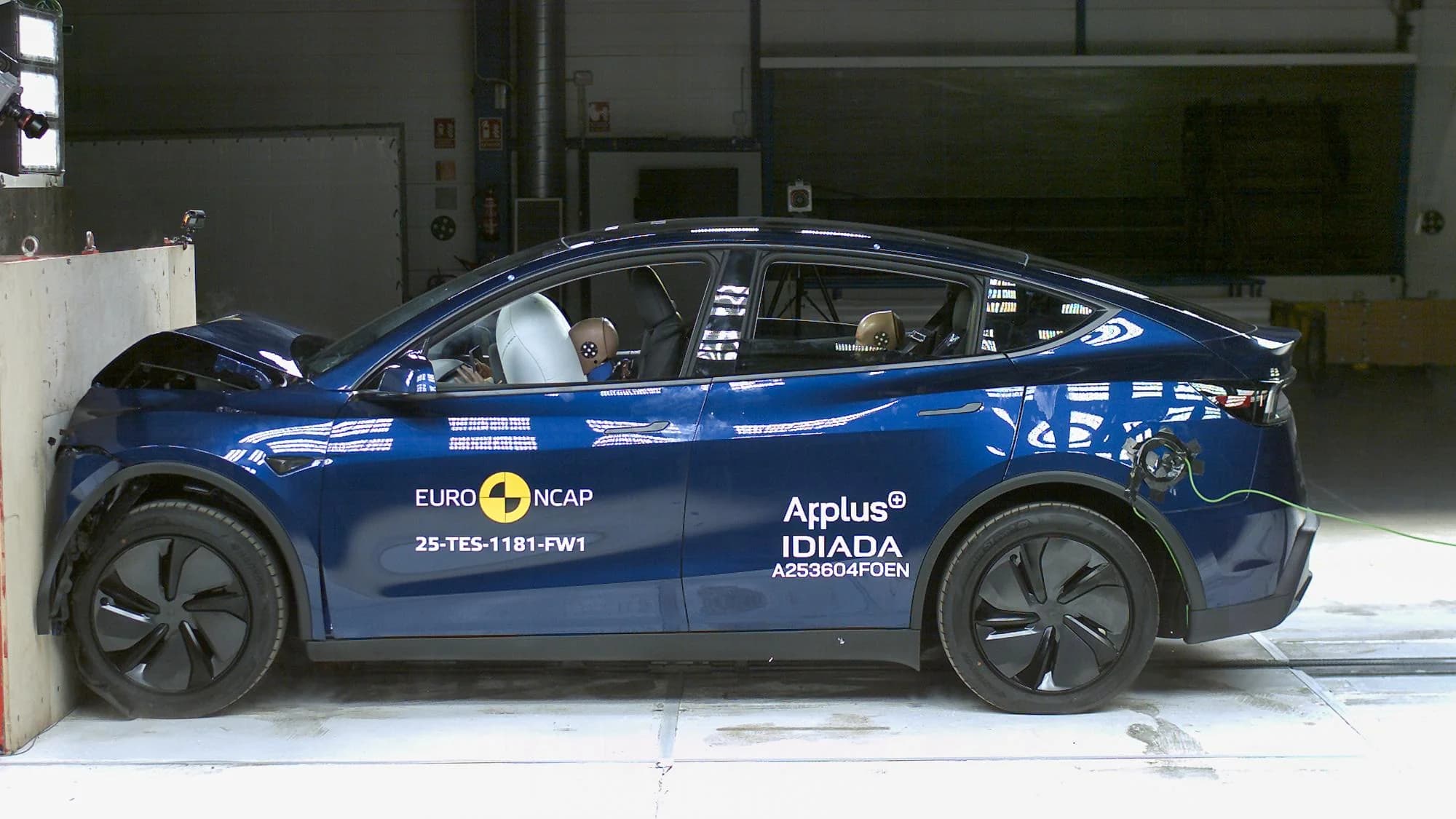 Tesla Model Y și Volvo EX90 obțin evaluare de 5 stele în ultimele teste