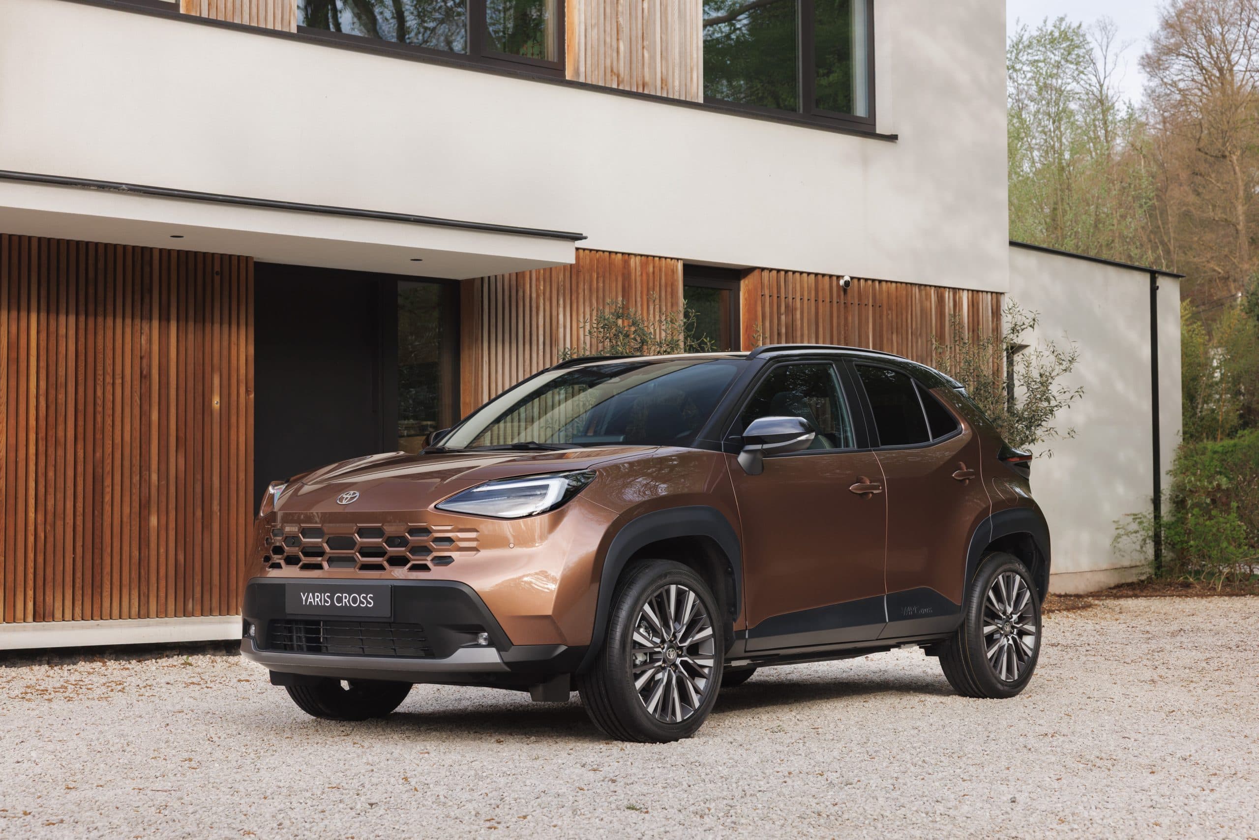 Toyota Yaris Cross se înnoiește: design revizuit și Hybrid 130 pe toată gama