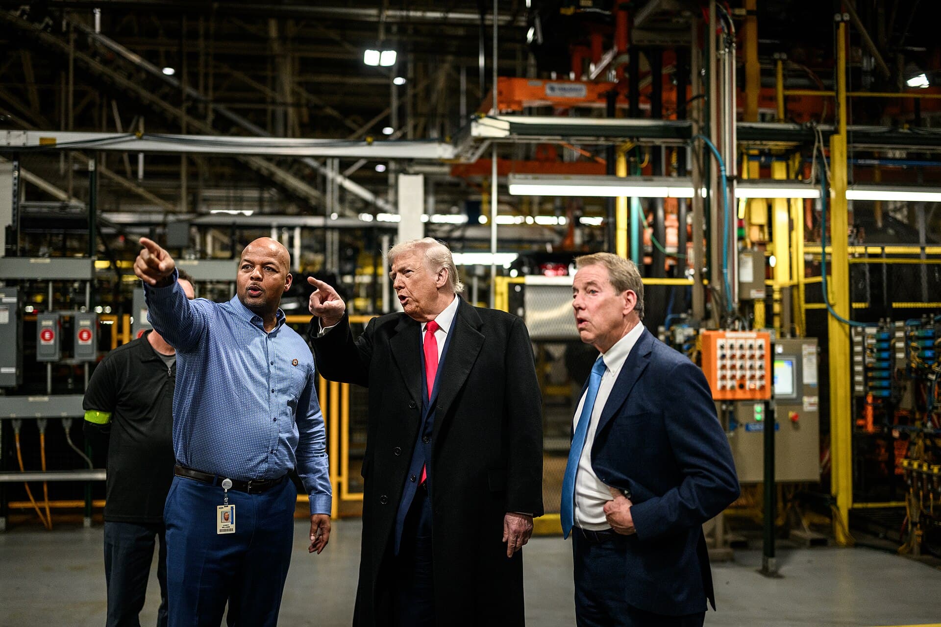 Trump ar accepta fabrici auto chinezești în SUA. Importurile rămân însă blocate