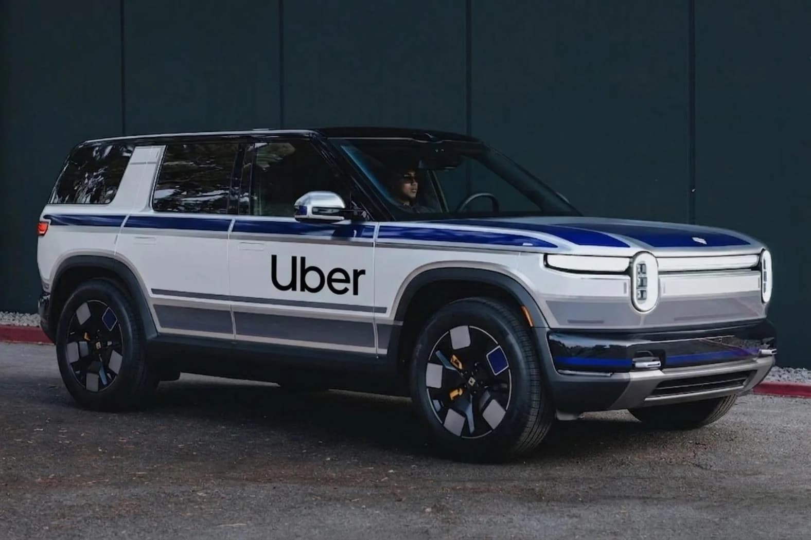 Uber anunță o investiție de până la 1,25 miliarde de dolari în Rivian pentru dezvoltarea vehiculelor electrice