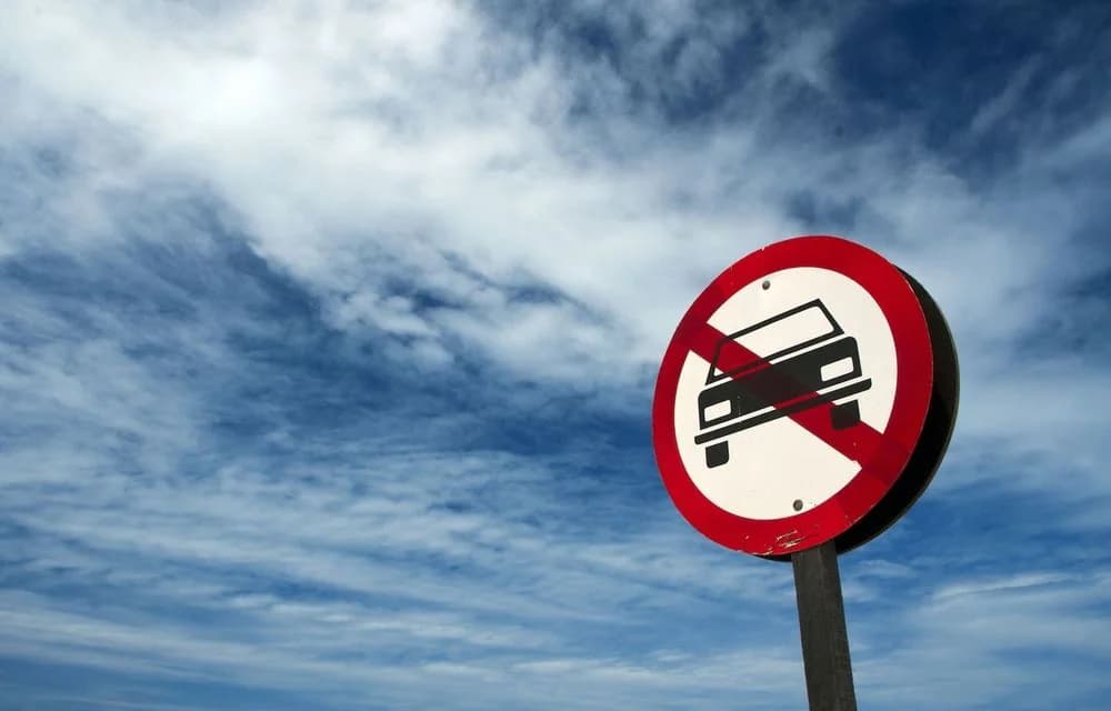 UE abandonează interzicerea mașinilor cu motoare termice din 2035