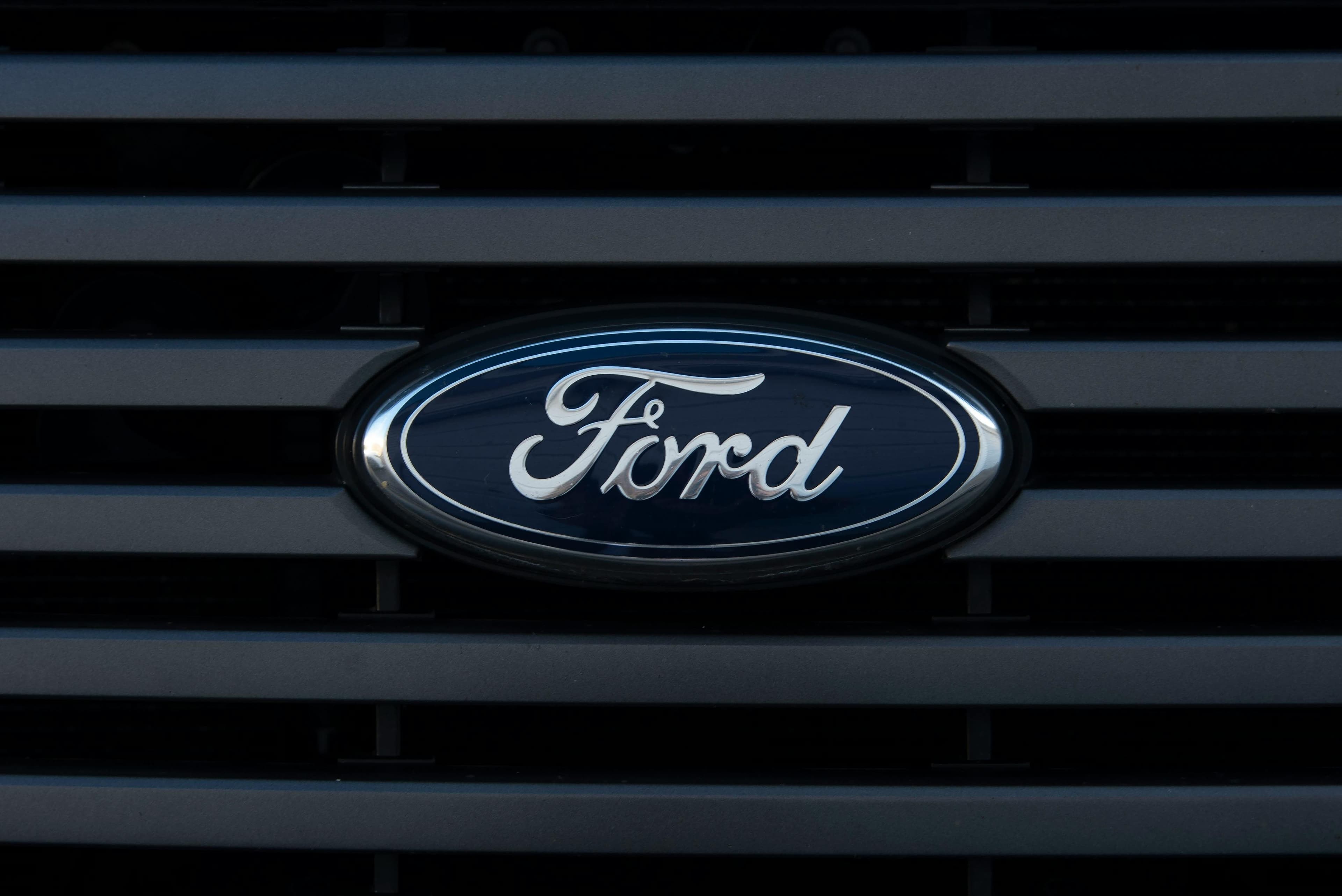 Ford rechemarea peste 100.000 de vehicule din cauza defectelor la hayon