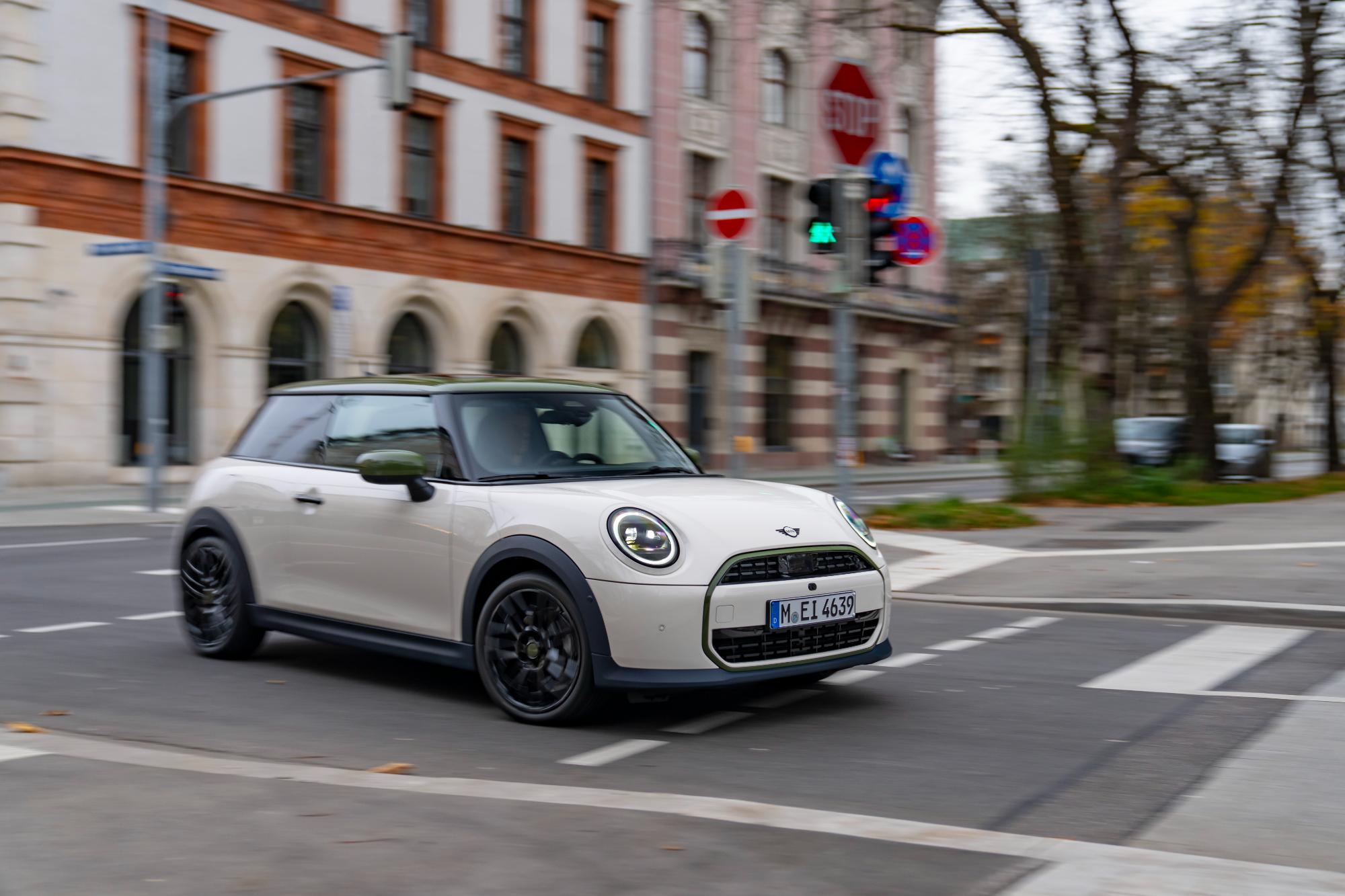 Ediția Specială Paul Smith Mini Cooper pentru Toată Familia, Disponibilă Acum și în România
