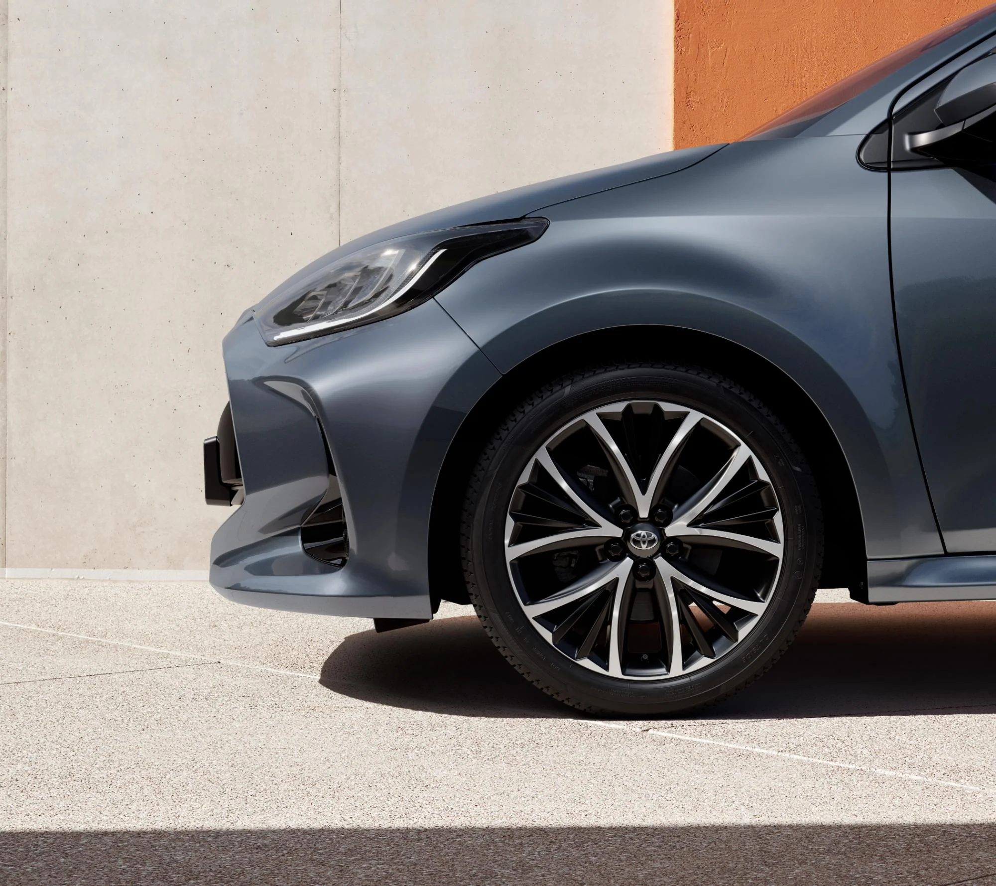 Toyota Yaris primește jante standard mai mari și o nouă culoare atrăgătoare