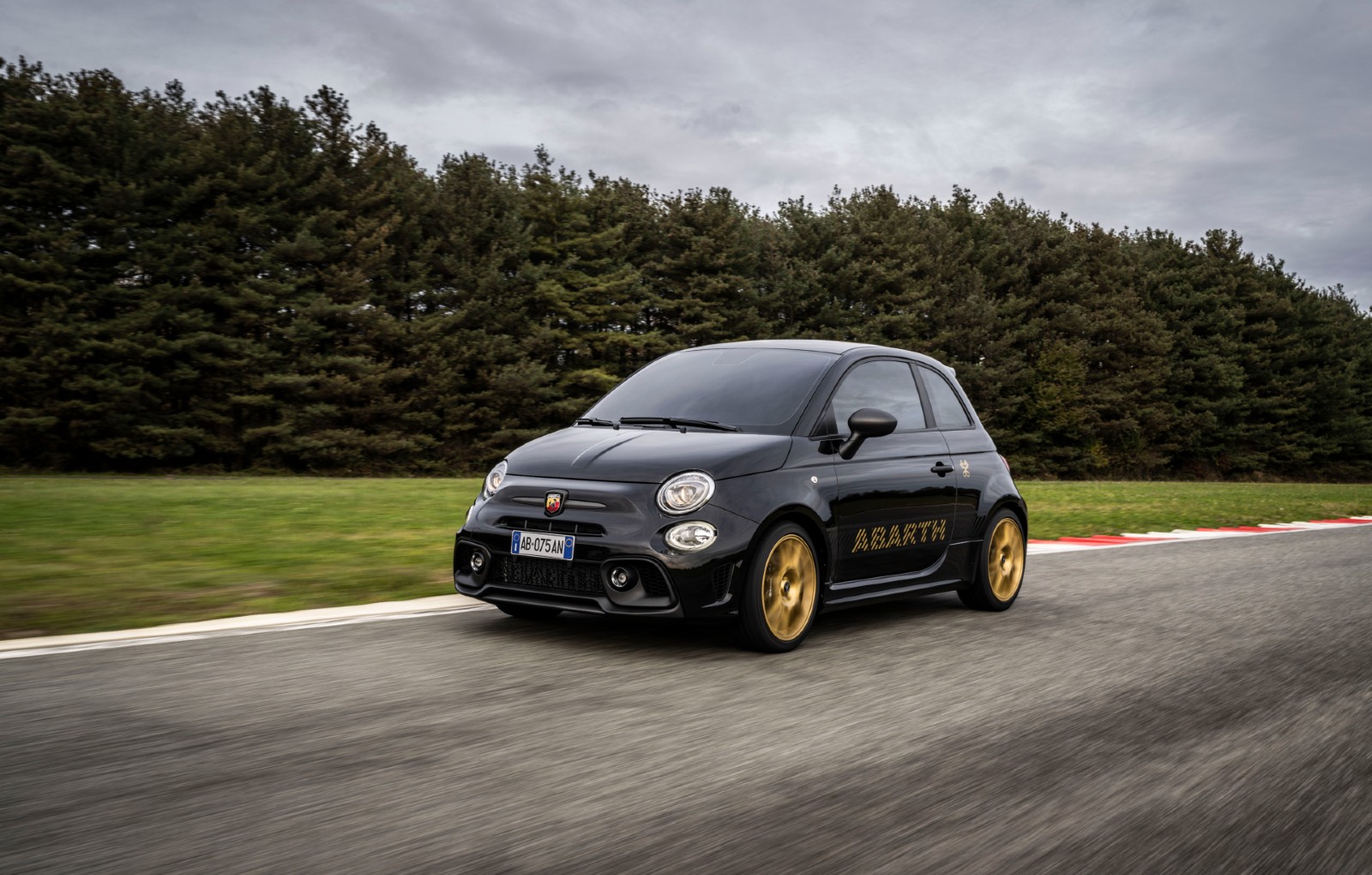 Abarth analizează relansarea modelelor hot hatch cu motoare pe benzină