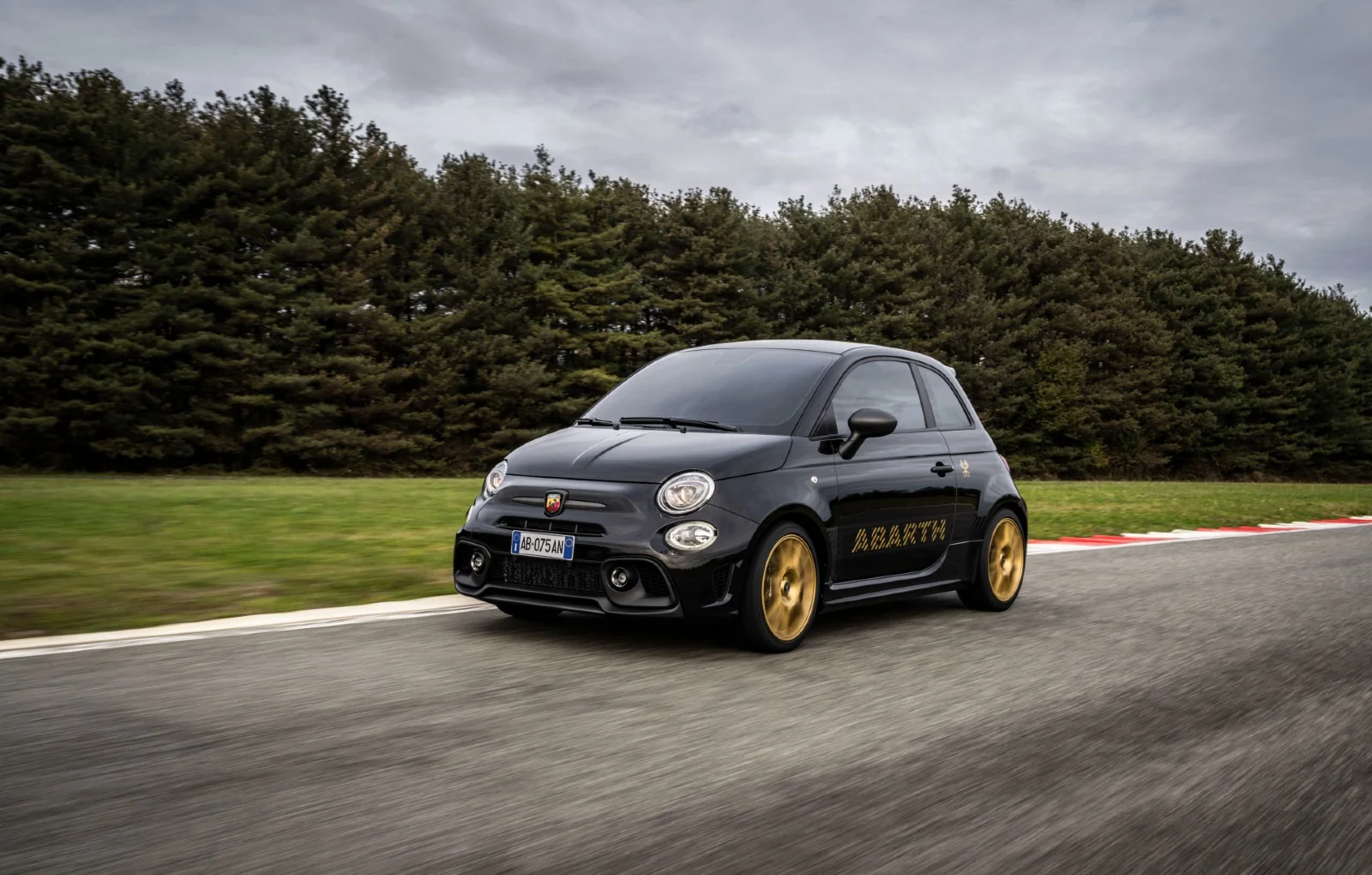 Abarth analizează relansarea modelelor hot hatch cu motoare pe benzină