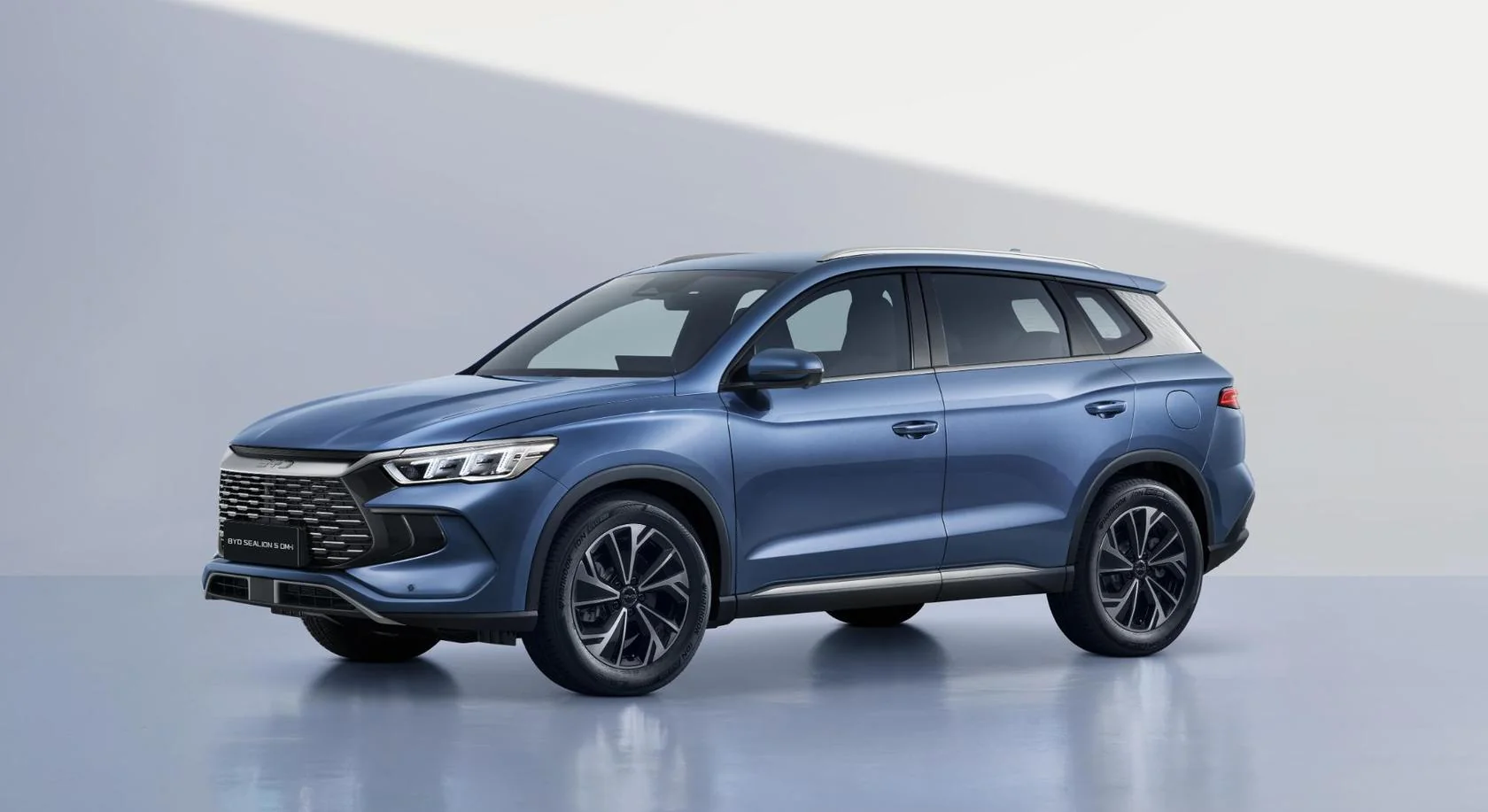 BYD Sealion 5 DM-i, noul model electric disponibil în România de la 27.600 euro