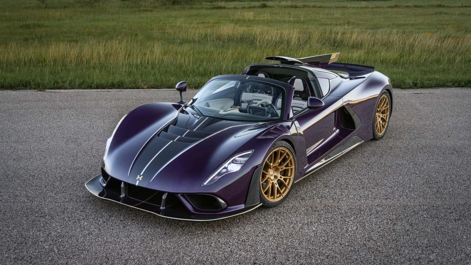 hypercar cu 2031 CP și transmisie manuală de ultimă generație