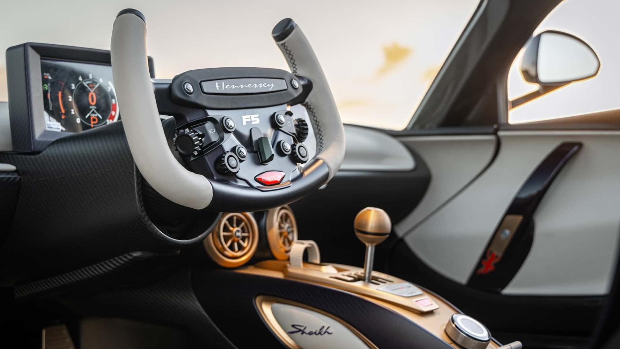 hypercar cu 2031 CP și transmisie manuală de ultimă generație