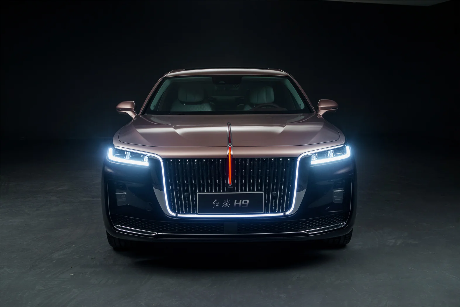 Hongqi ar putea începe producția de mașini în Europa, la fabrica Stellantis din Spania