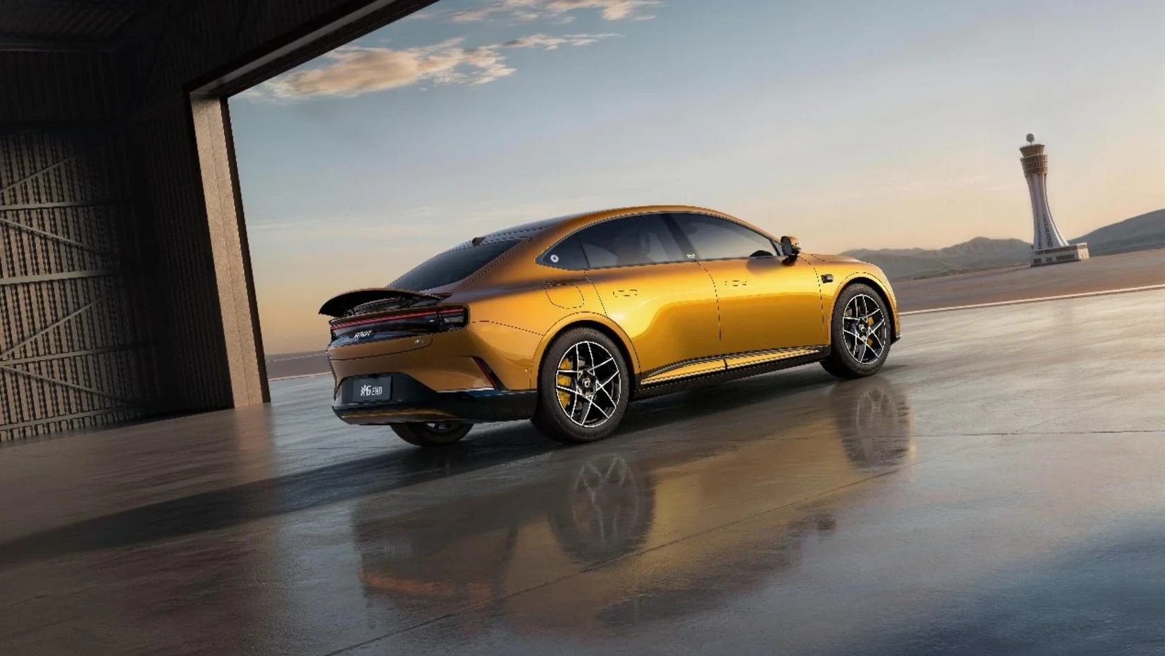 Smart dezvăluie primele imagini oficiale cu noul #6 EHD, prima berlină din istoria mărcii