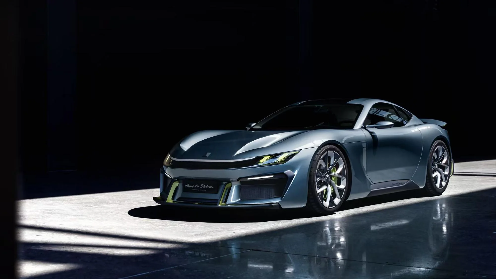 accelerație 0-100 km/h în doar 2 secunde