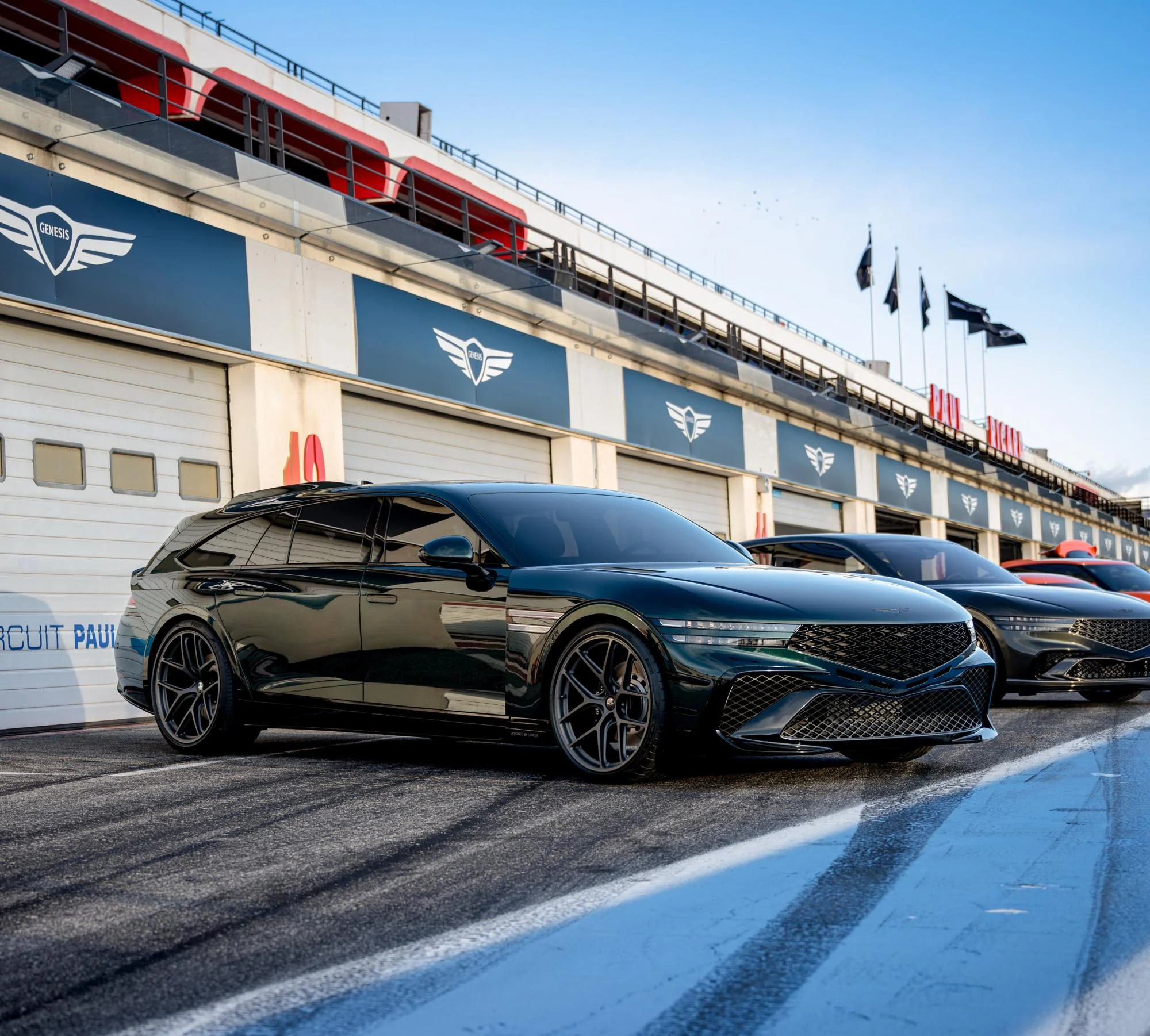 Genesis lansează noul break de performanță G90 Wingback, un concept inovator