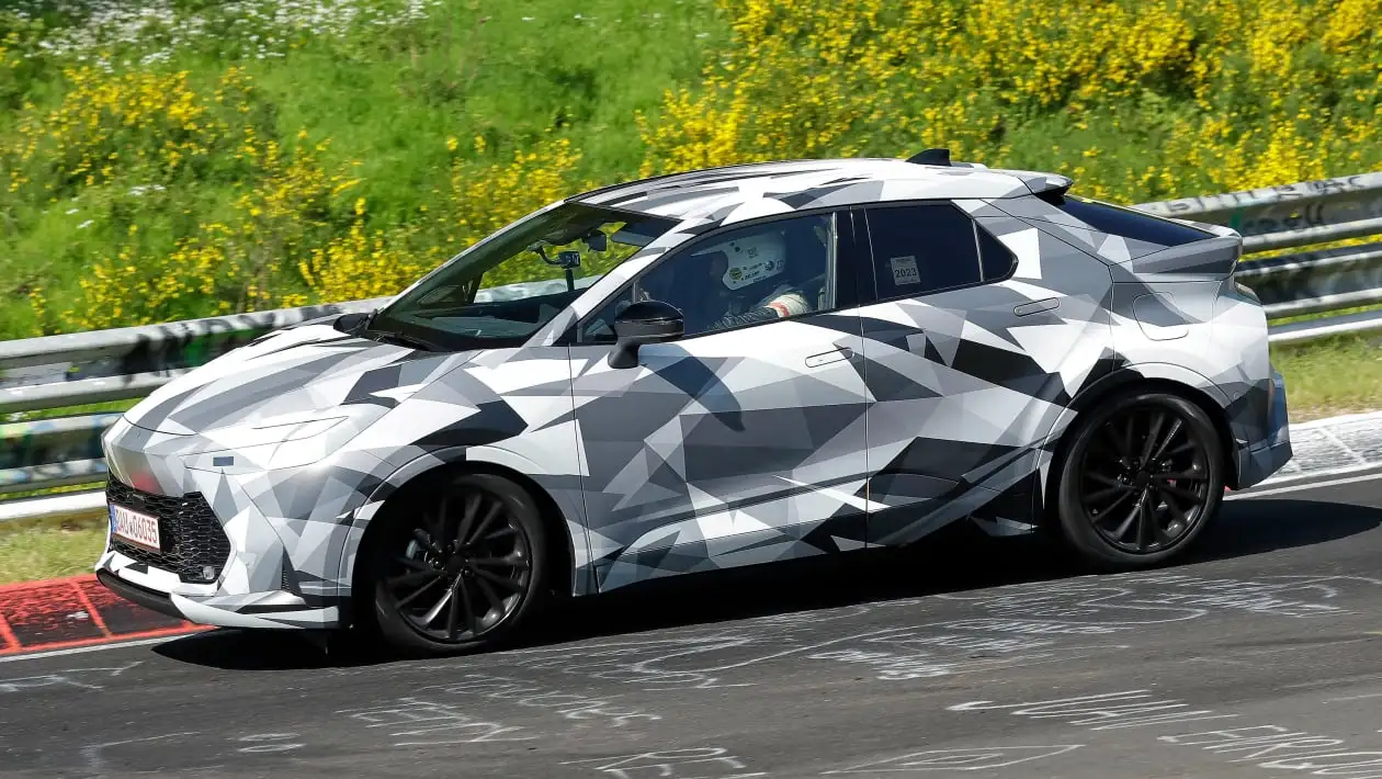 Noul Toyota C-HR 2023 surprins în teste din nou