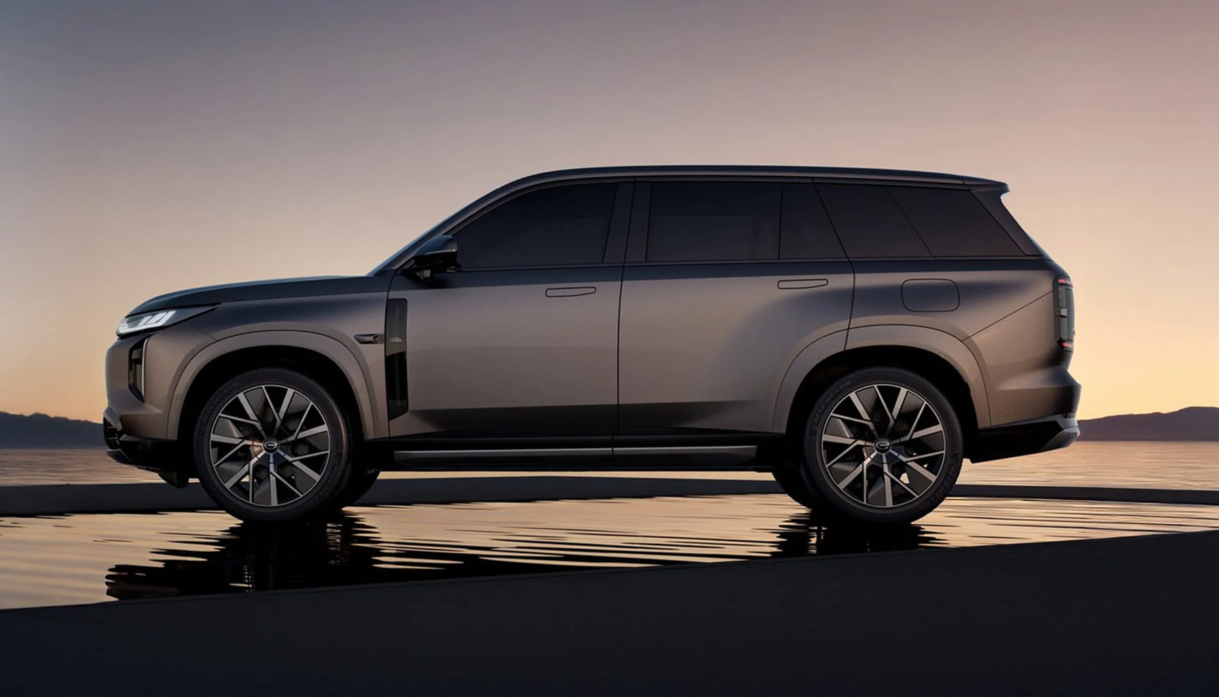 Aion GS7 PHEV ajunge în Europa cu până la 494 CP și un interior orientat spre confort