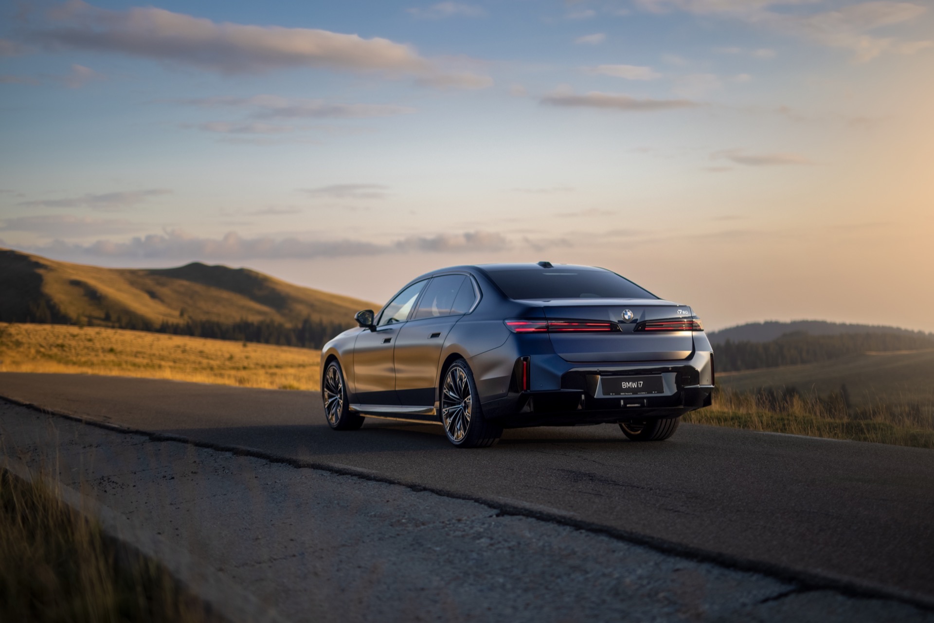Noul BMW Seria 7 — HiFi Tech Magic