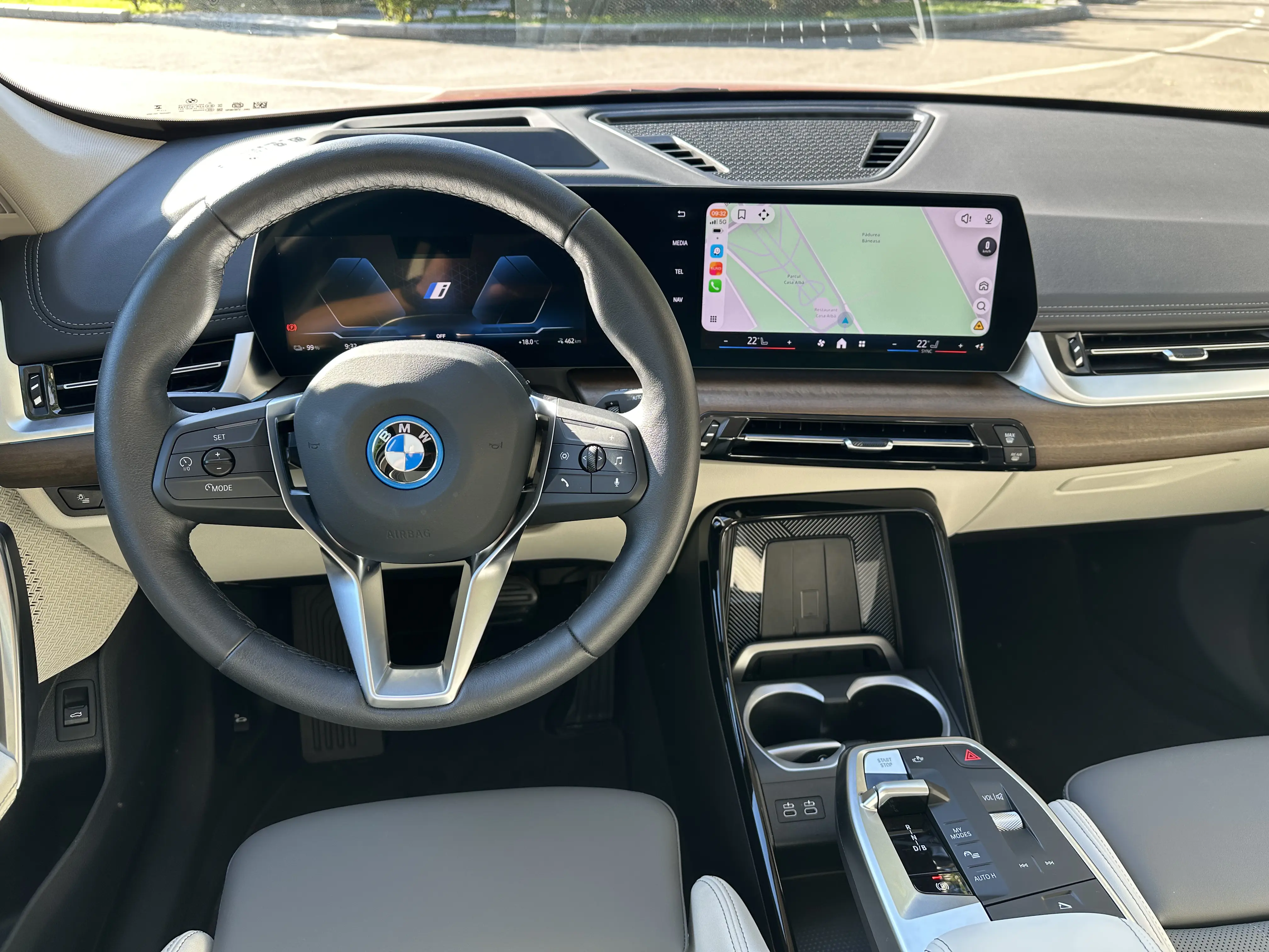 Test drive BMW iX1 eDrive20 2026: SUV-ul electric BMW care pune confortul și eficiența înaintea performanței