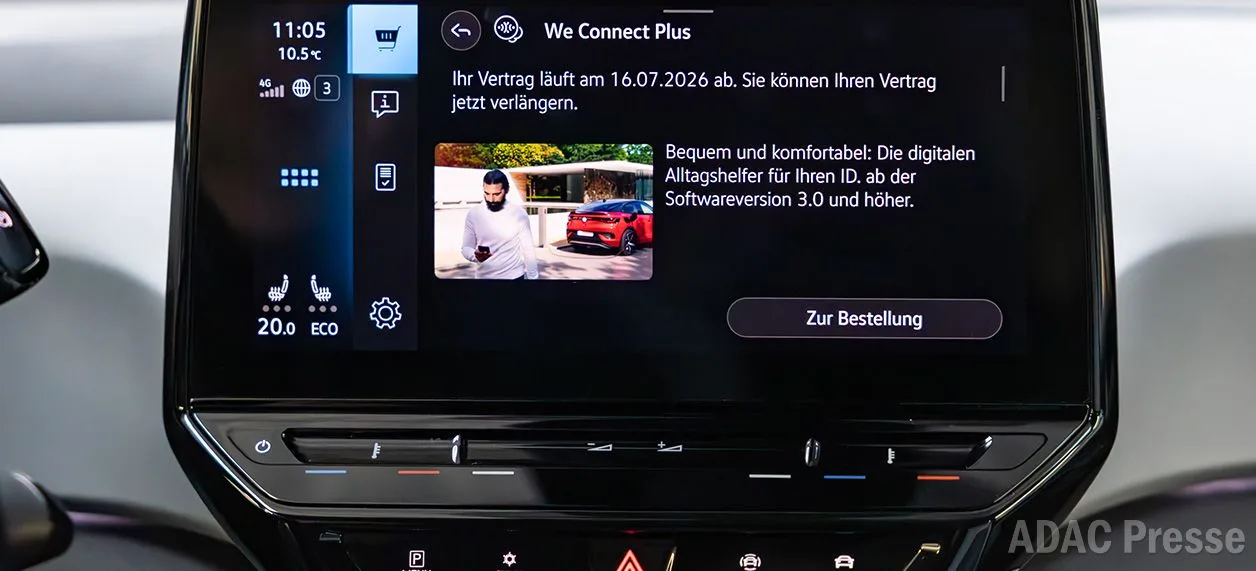 Ecran multimedia cu notificare pentru reînnoirea unui serviciu conectat