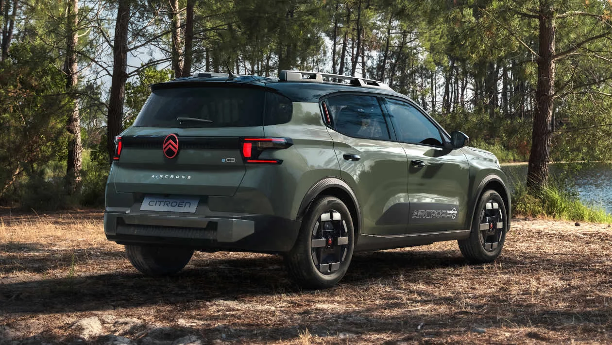 Vedere din spate a unui model Citroën C3 Aircross OUTDOOR