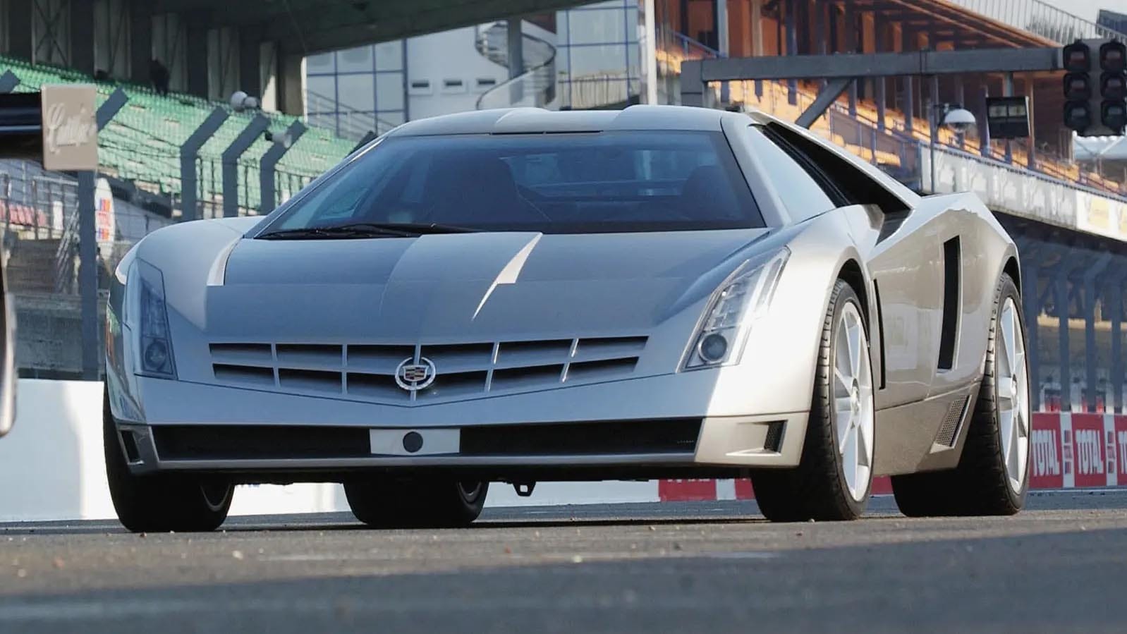 Cadillac Cien, prototipul V12 prezentat în 2002