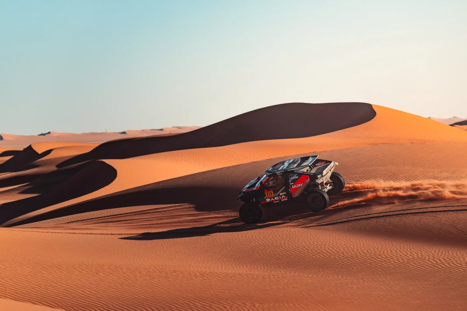 Prototipul Dacia Sandrider numărul 219 pe dune, înaintea Raliului Marocului 2026