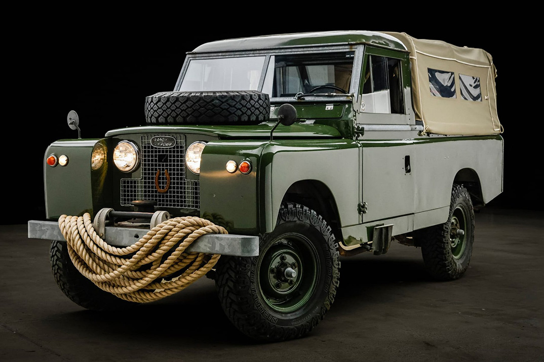 Land Rover 109 Series II din 1959 deținut anterior de Daniel Craig și Rachel Weisz