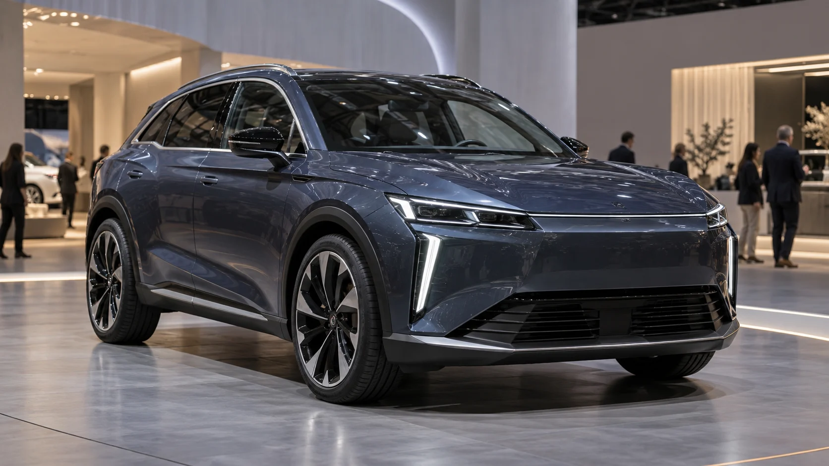Ilustrație editorială cu un SUV electric premium expus într-un salon auto