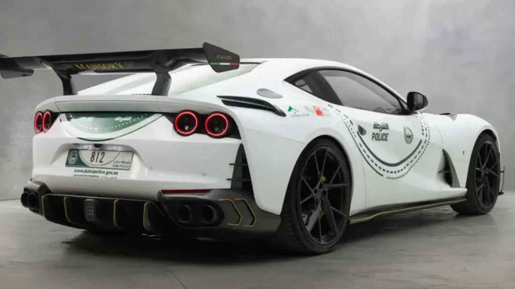 Ferrari 812 Superfast al Poliției din Dubai, vedere laterală