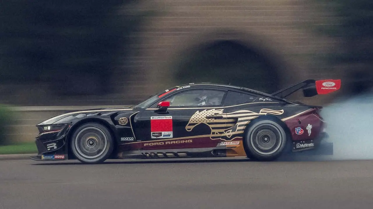 Ford Mustang GT3 în livrea retro inspirată de Sweepstakes
