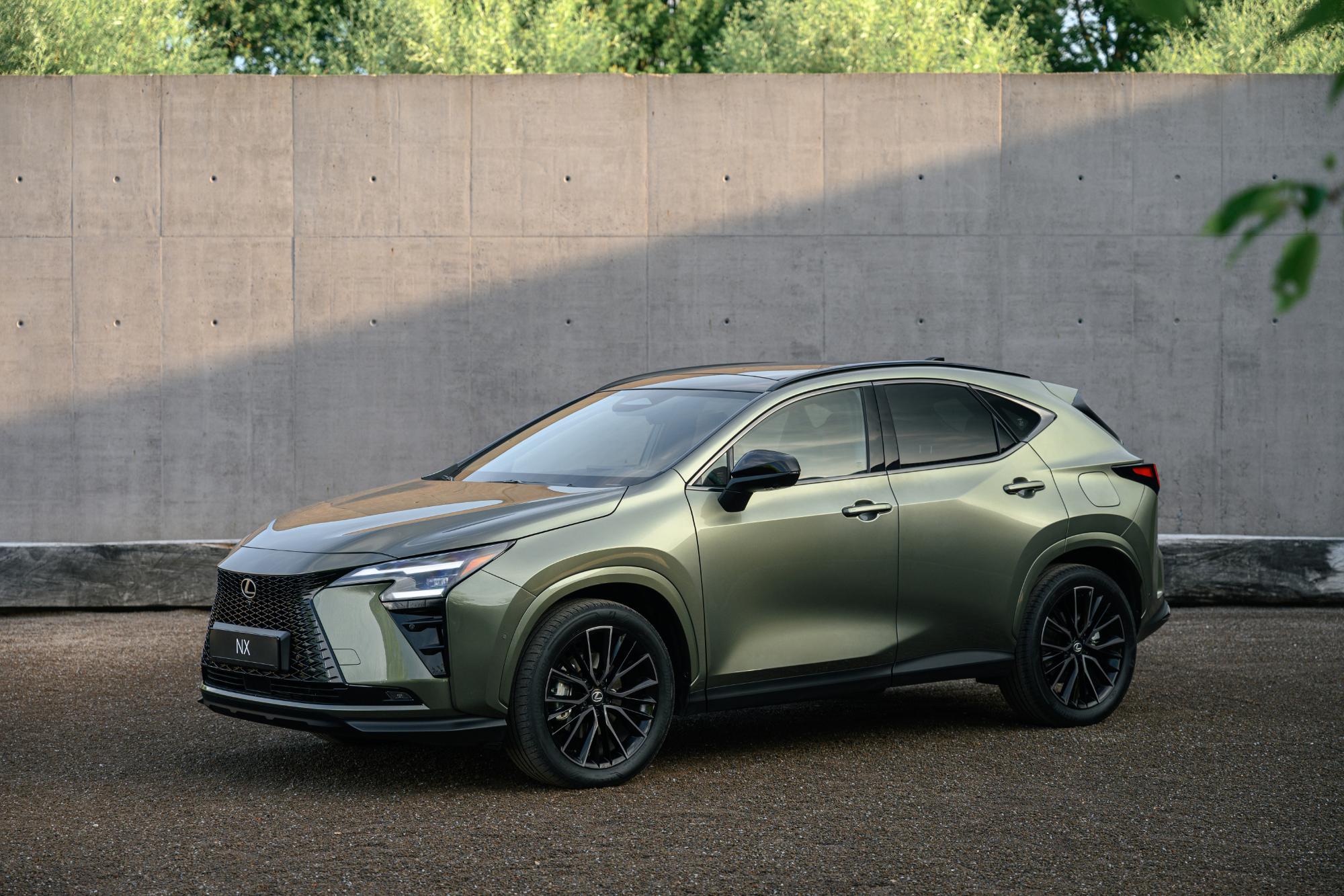 Noul Lexus NX 350h, fotografiat din față