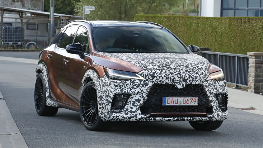 Prototip Lexus RX de performanță surprins în timpul testelor