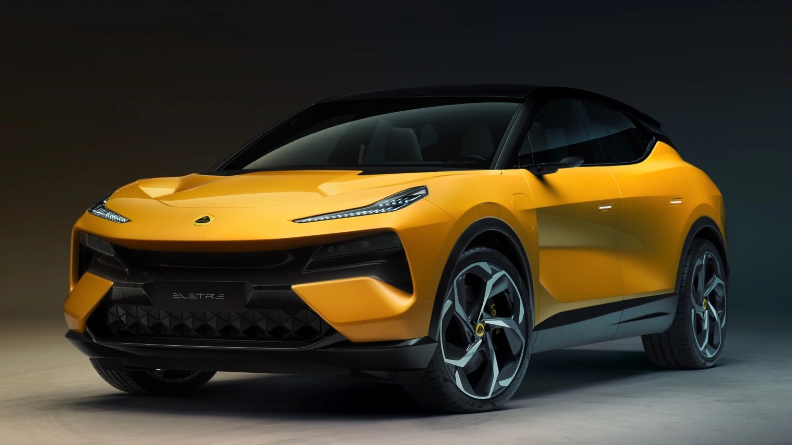Lotus Eletre, SUV electric, fotografiat din trei sferturi față