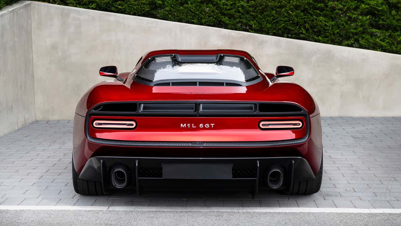 Spatele conceptului McLaren McL 6GT, cu inscripția MCL 6GT