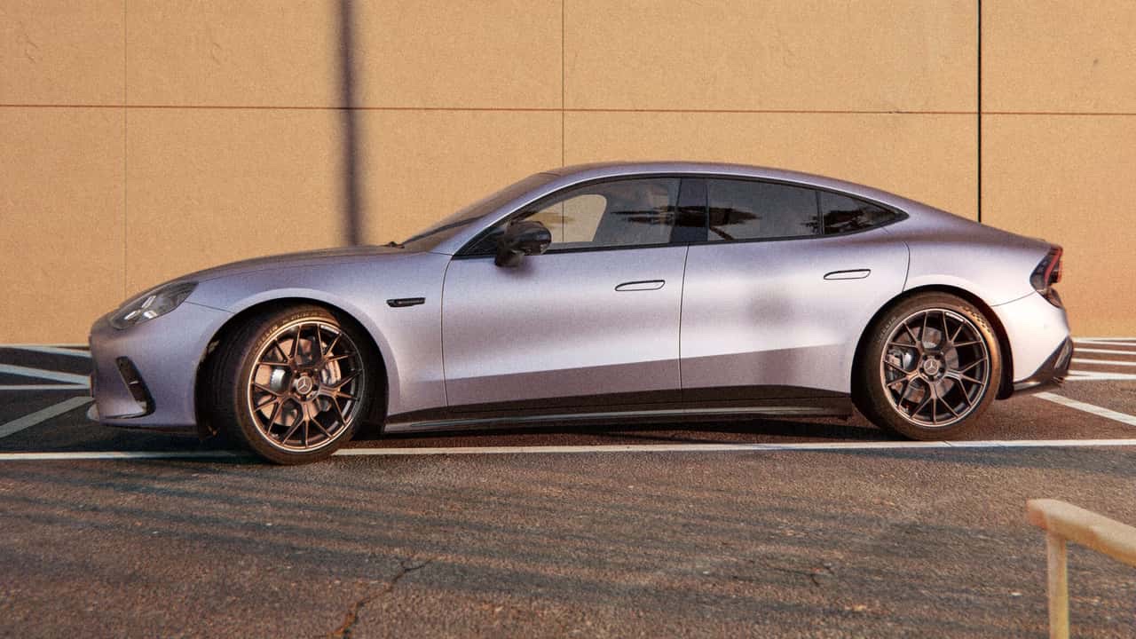 Mercedes-AMG GT 53 electric văzut din profil
