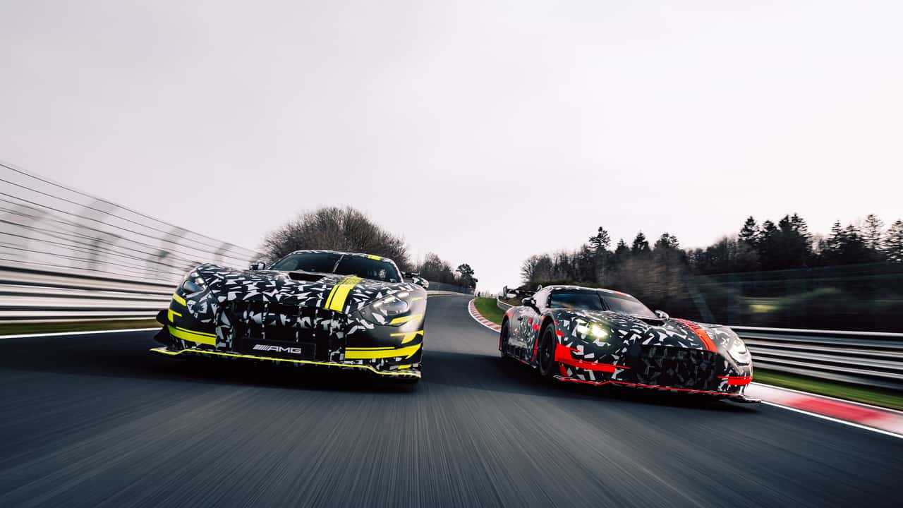 Două prototipuri AMG GT camuflate, pe circuit