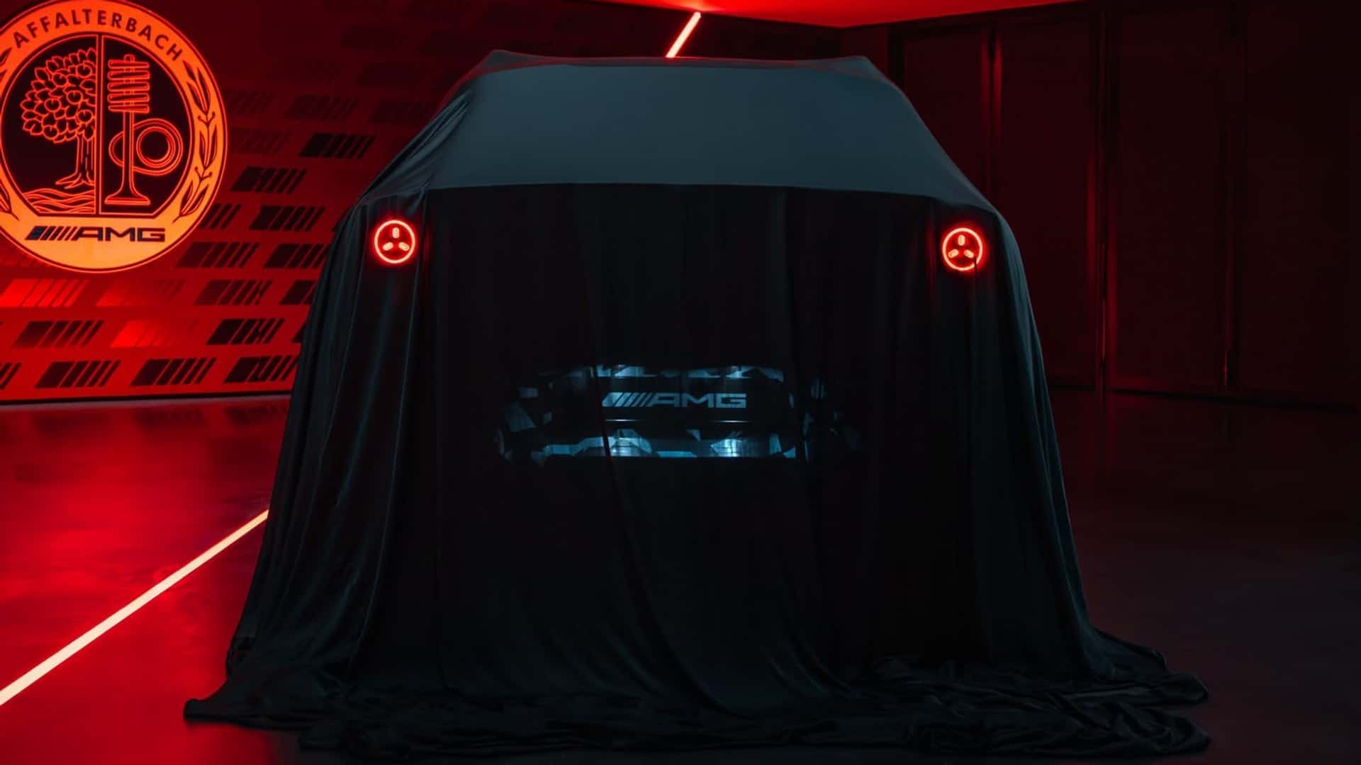 Teaser Mercedes-AMG: spatele SUV-ului electric, stopuri circulare