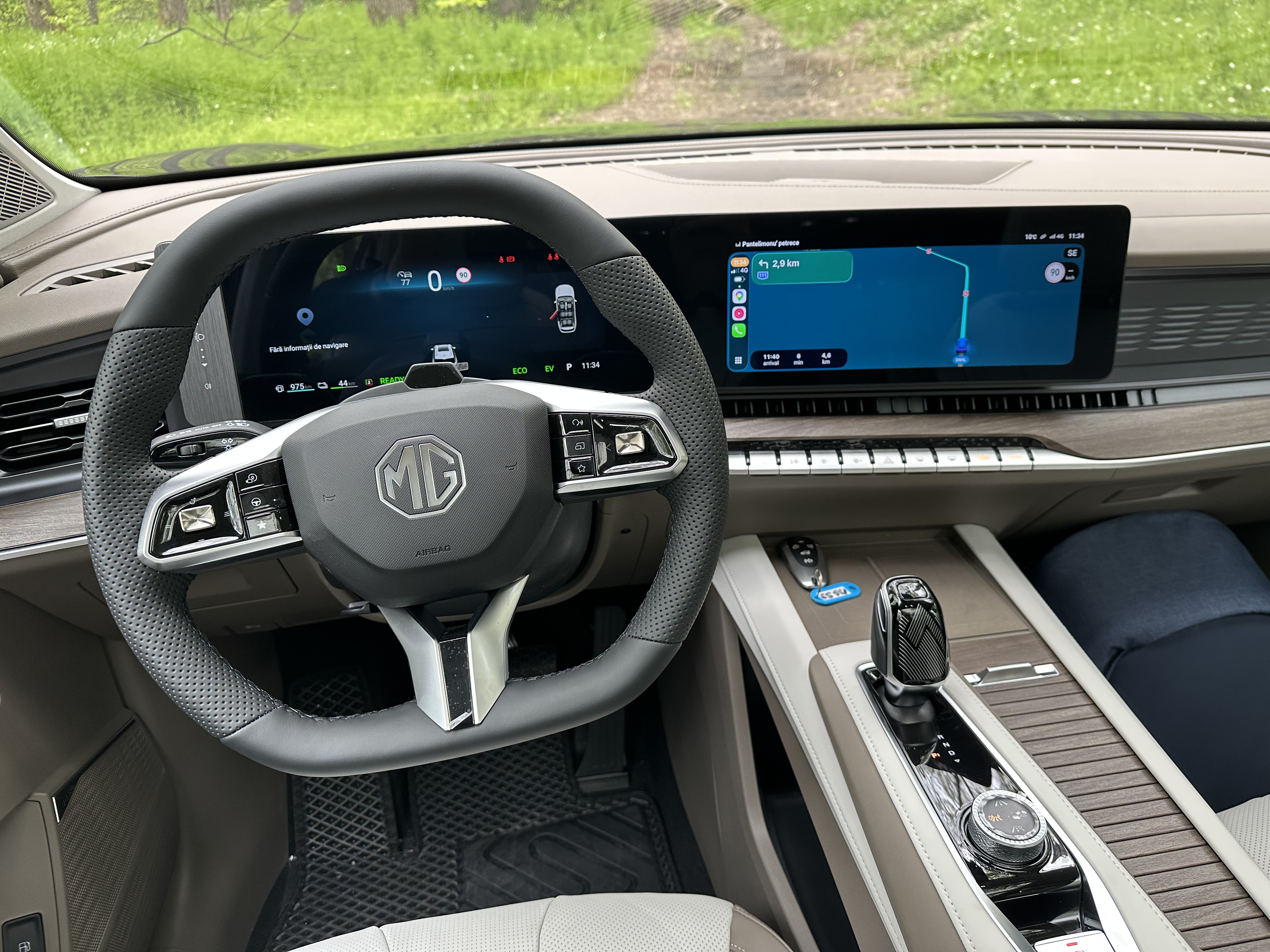 MG S9 PHEV a ajuns în România: prețuri de la 35.990 euro, autonomie electrică de până la 100 km și 7 locuri pentru familii