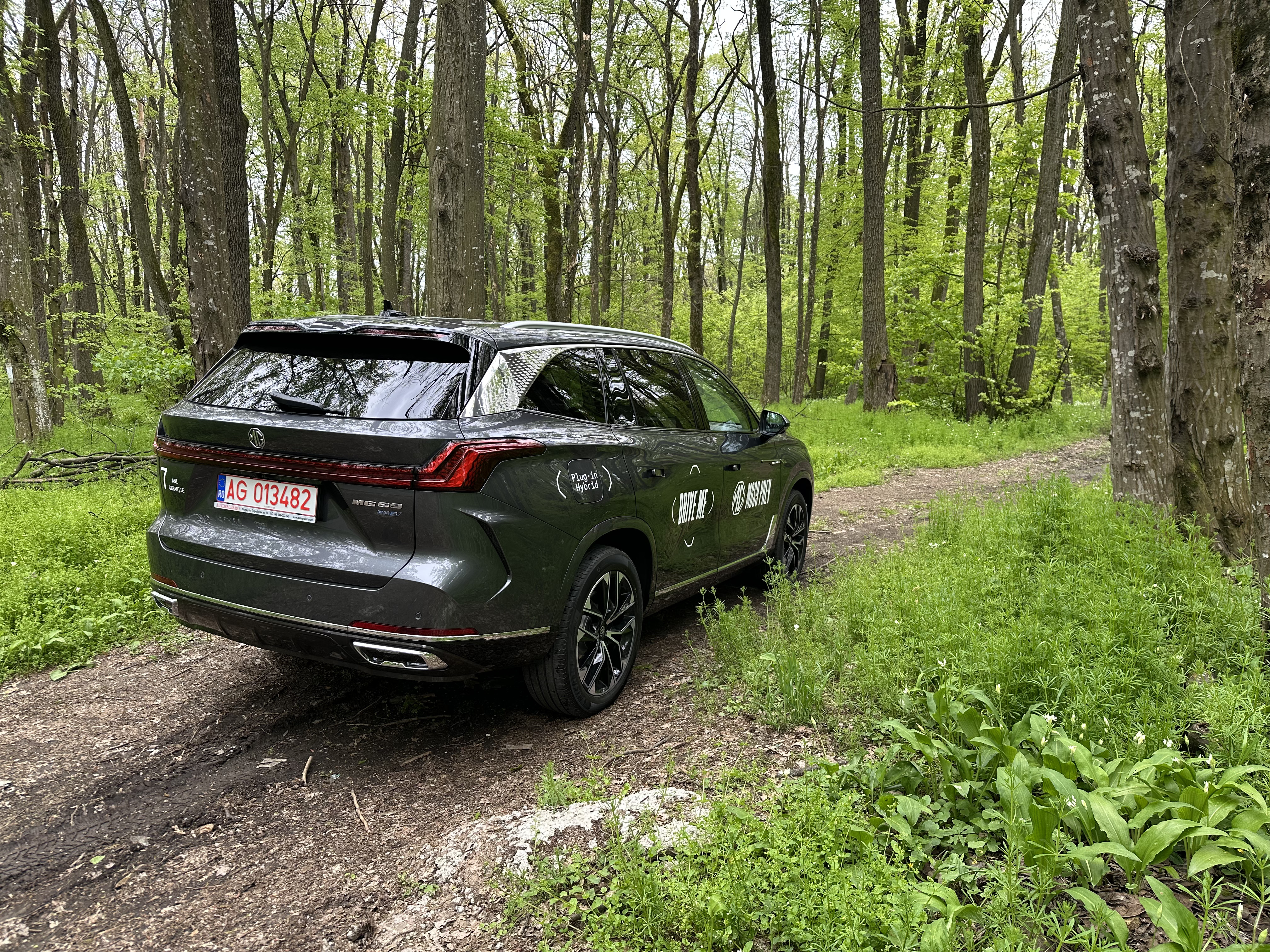 MG S9 PHEV a ajuns în România: prețuri de la 35.990 euro, autonomie electrică de până la 100 km și 7 locuri pentru familii