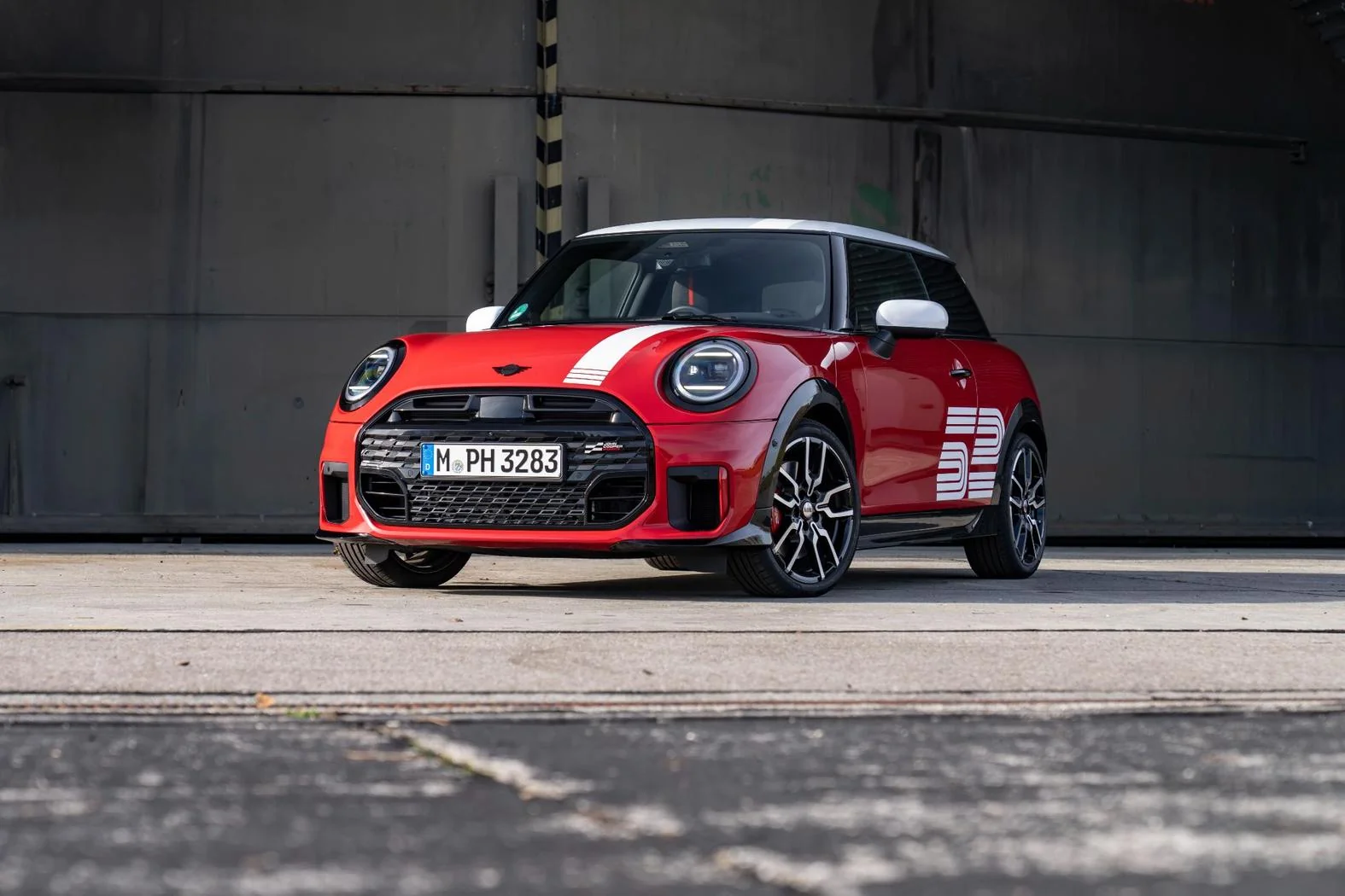 Noul Mini 1965 Victory Edition celebrează succesul istoric în Raliul Monte Carlo