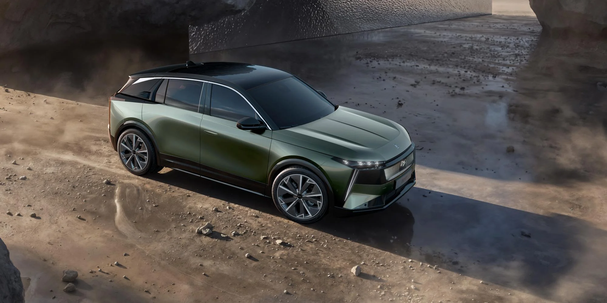 Noul SUV electric de lux DS N°7, cu autonomie de până la 740 km, acum disponibil local
