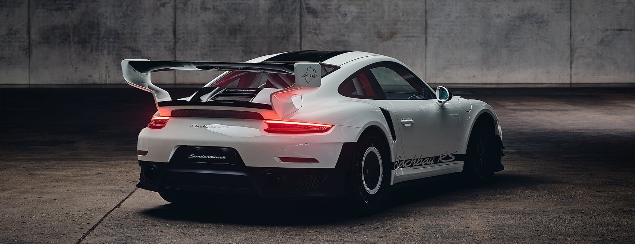 Porsche 911 Flachbau RS, fotografiat din spate