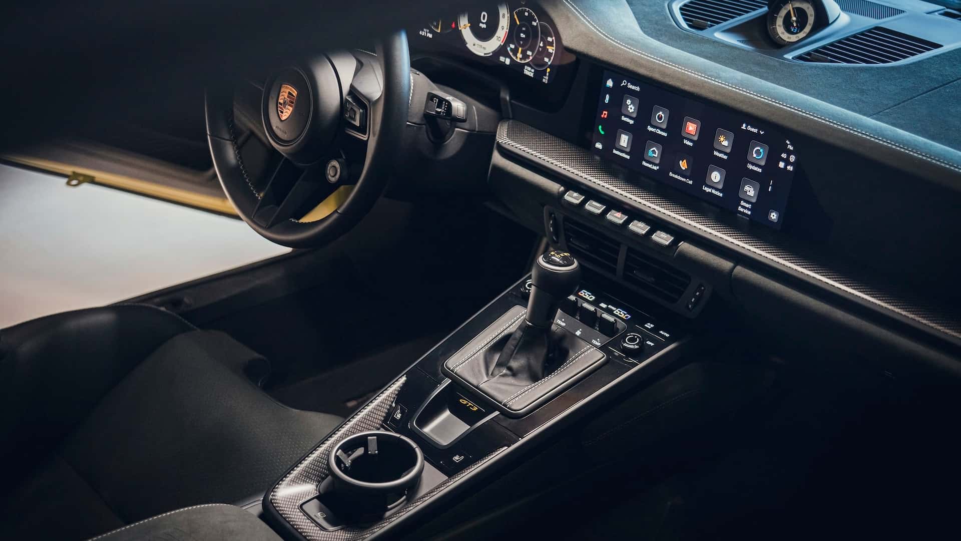 Interior Porsche 911 GT3, schimbător manual cu șase trepte