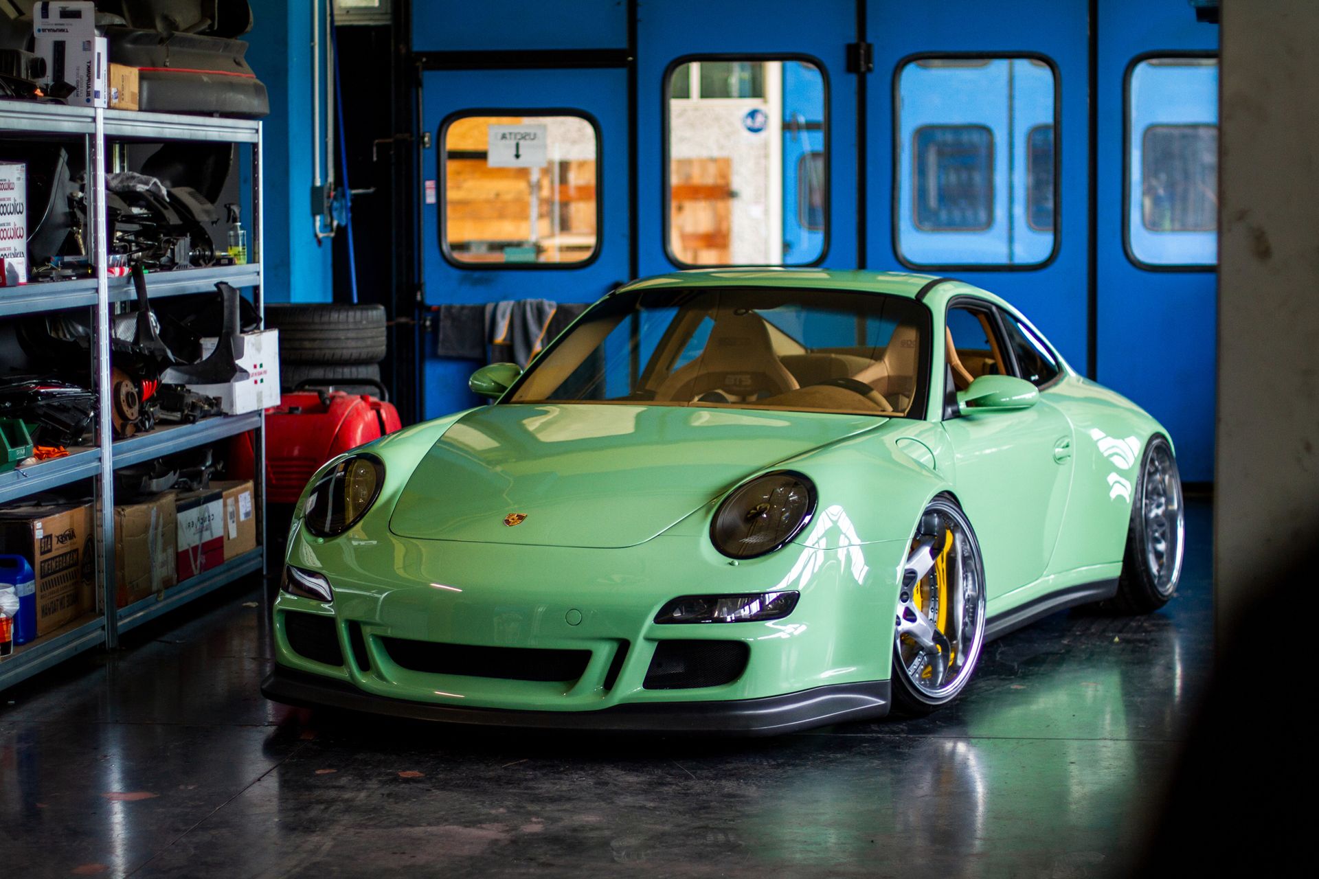 Porsche 911 Indecent 009 în atelierul BTS Creativity