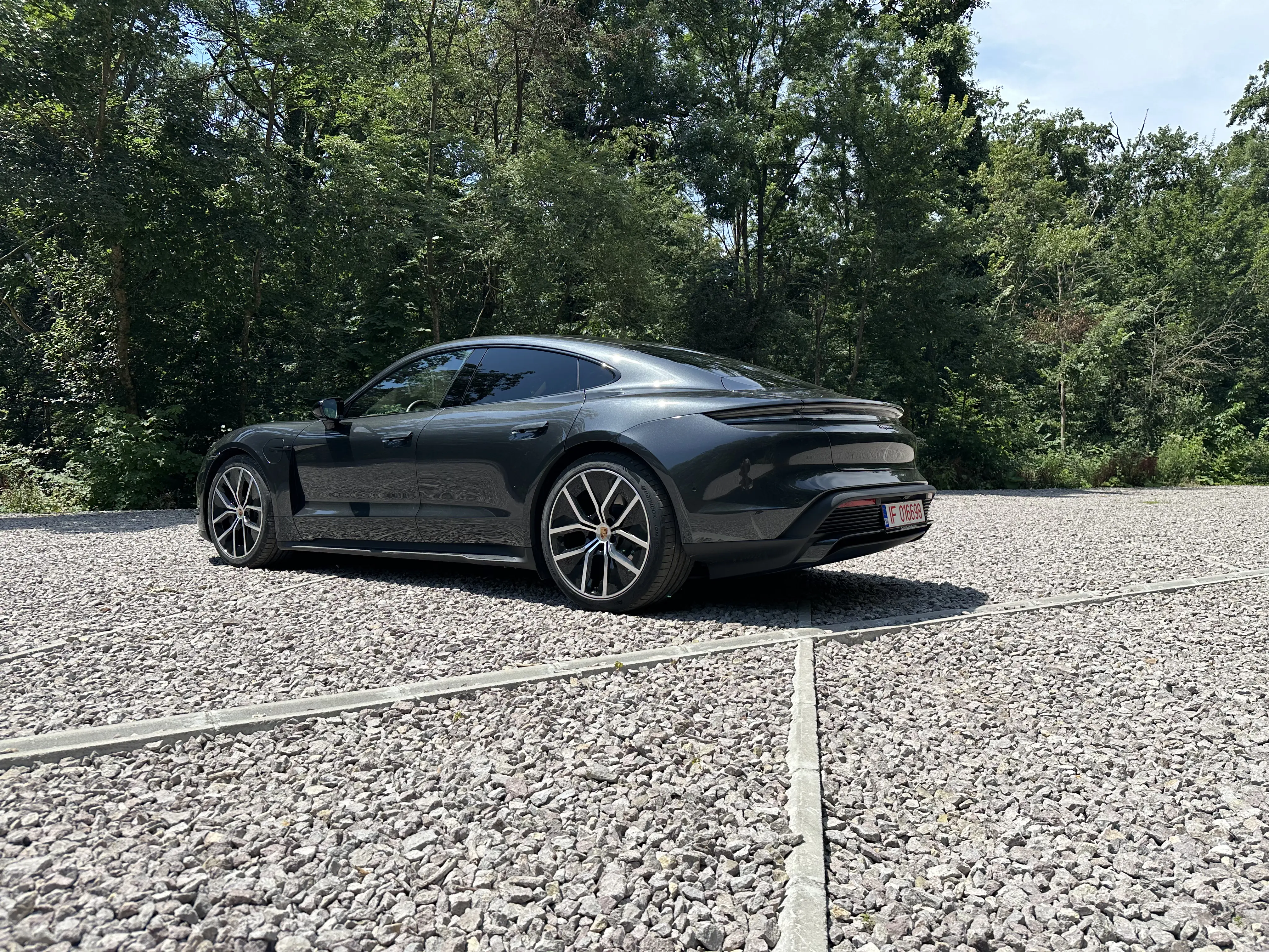 Porsche Panamera 4 E-Hybrid: review, preț și autonomie