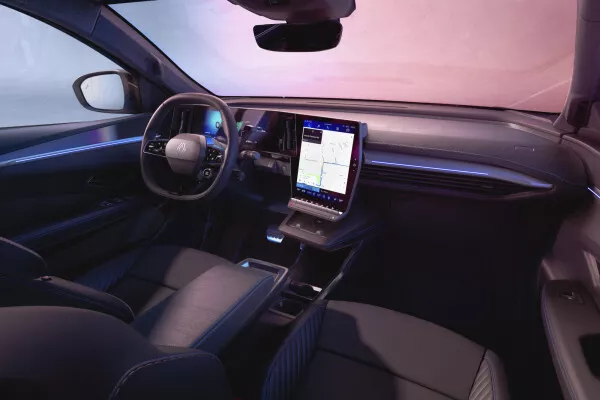 Renault Scenic E-Tech Electric fotografiat din spate