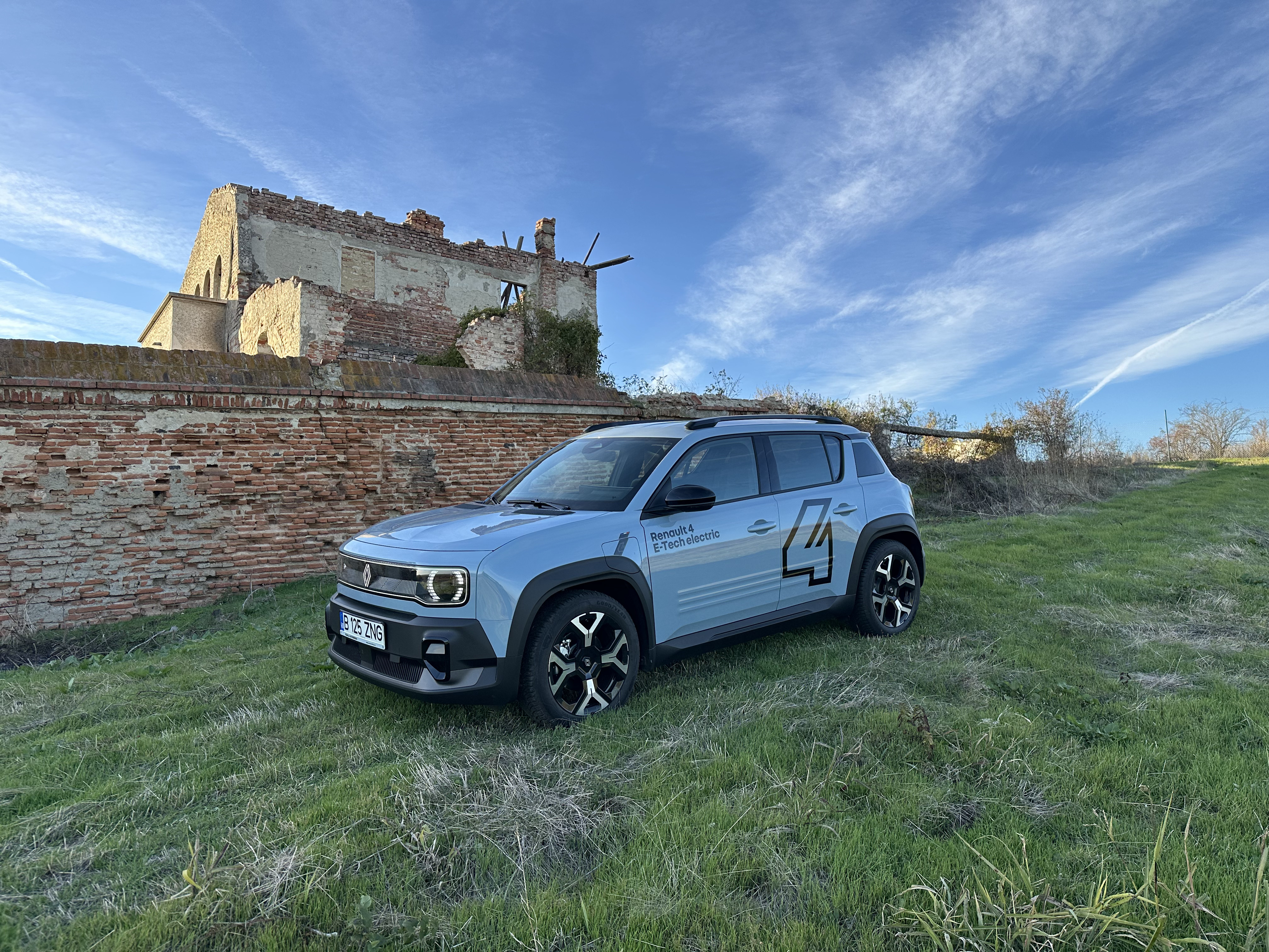 Renault 4 revine în 2025: un simbol retro reinventat pentru era electrică